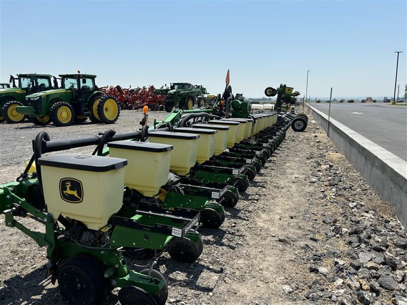 2014 John Deere 1725 Planter