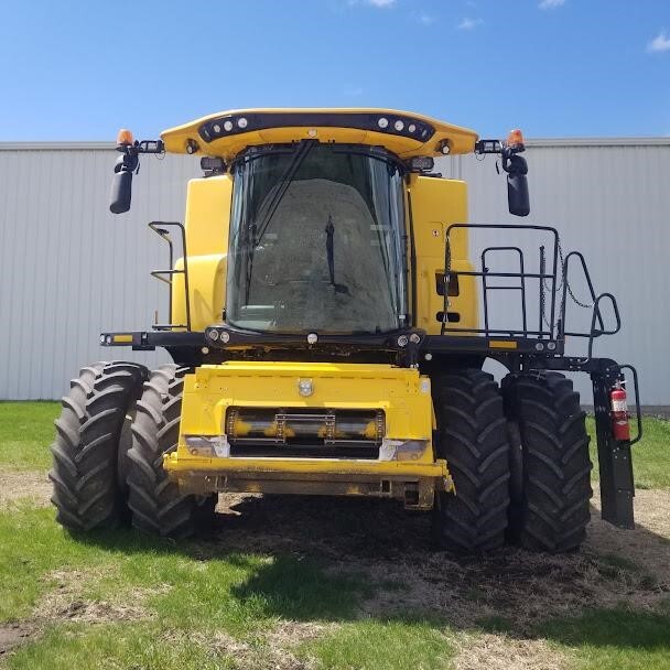 2020 New Holland CR8.90 Combine