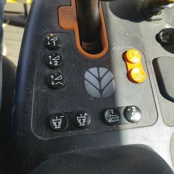 2020 New Holland CR8.90 Combine