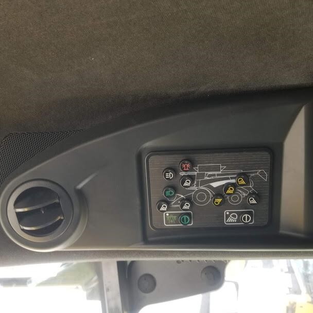 2020 New Holland CR8.90 Combine