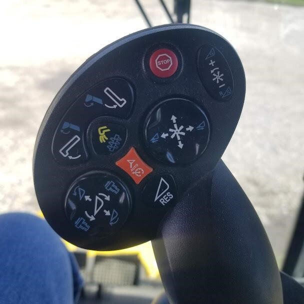 2020 New Holland CR8.90 Combine