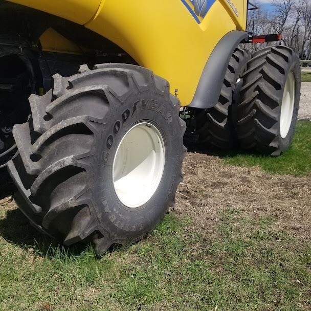 2020 New Holland CR8.90 Combine