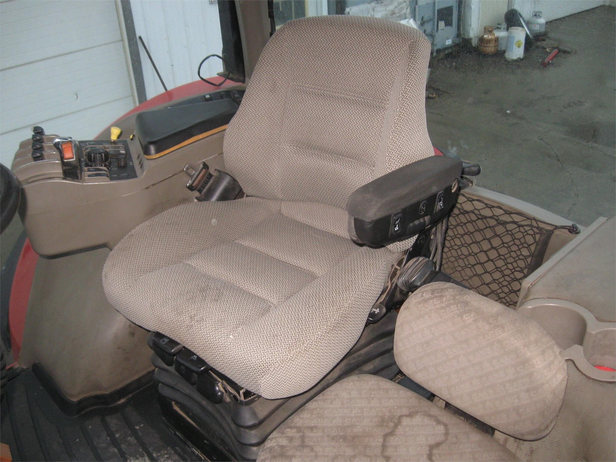 2009 Case IH Magnum 215 Tractor