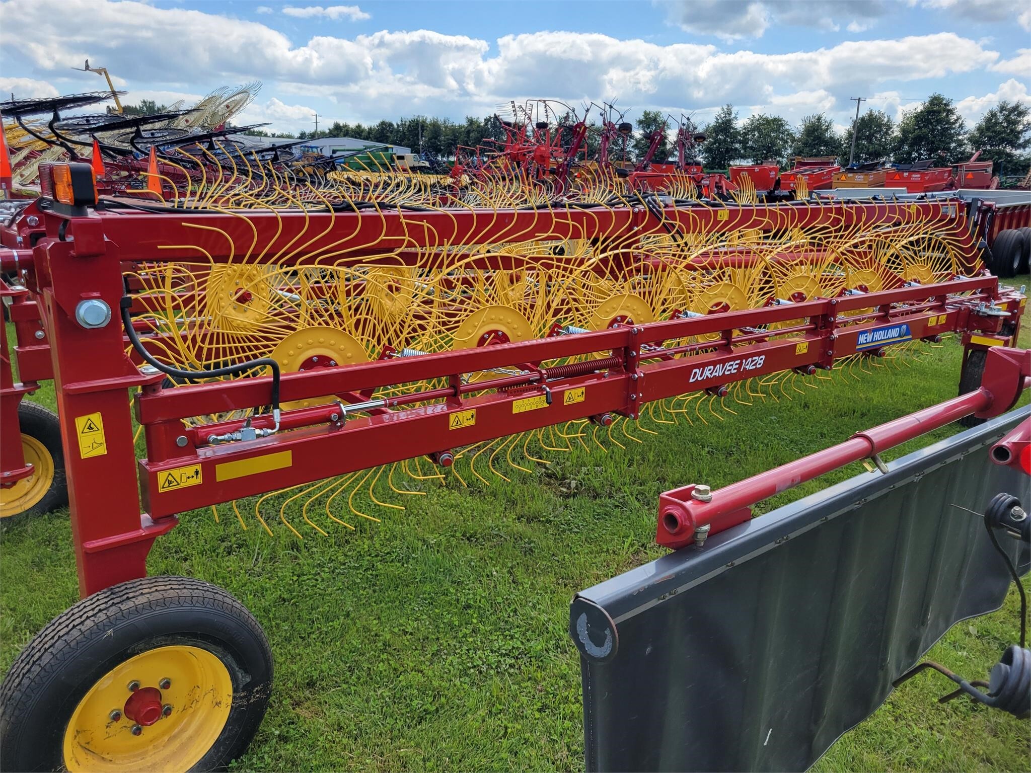 2024 New Holland Duravee 1428 Rake