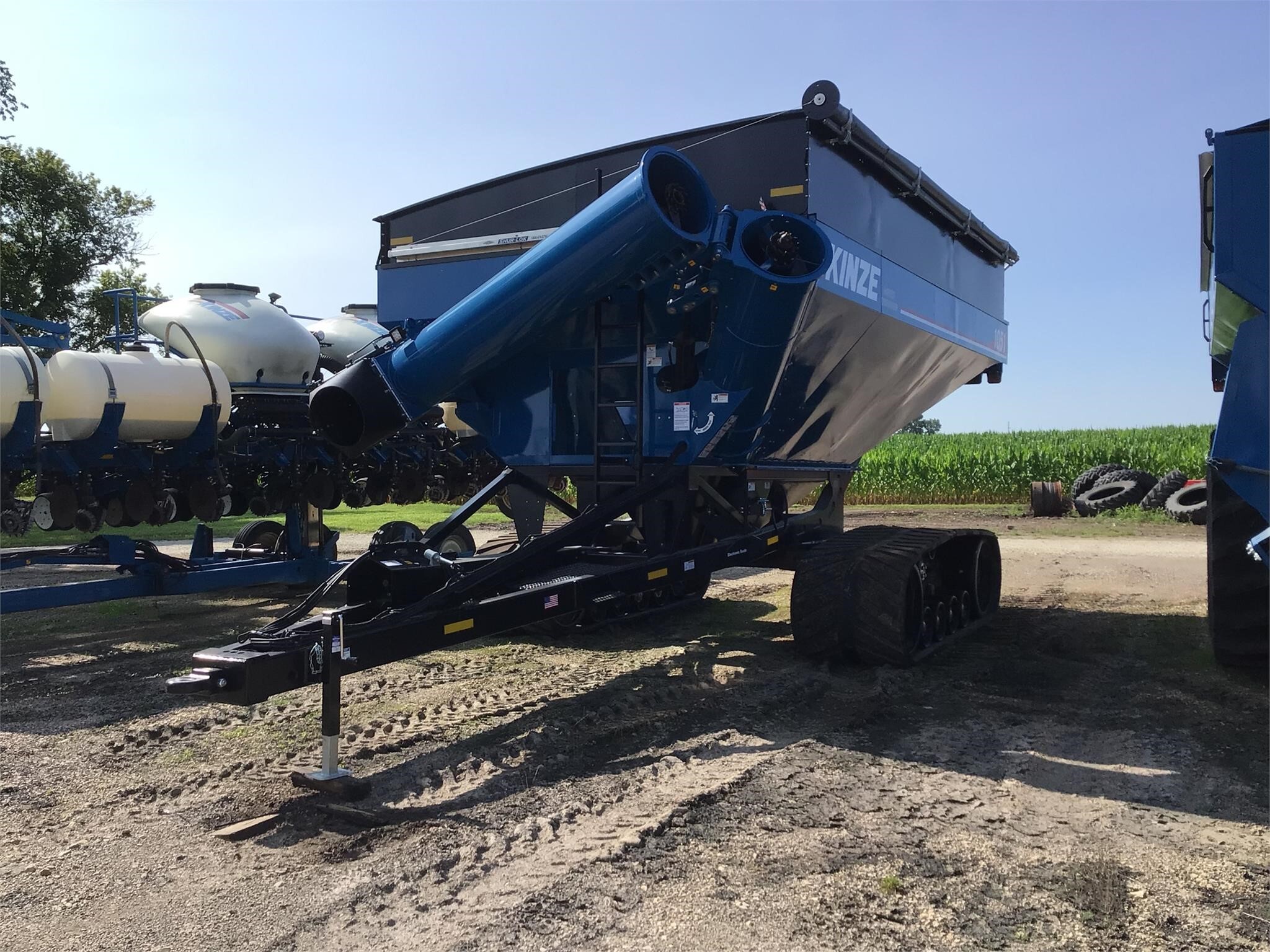 2024 Kinze 1051 Grain Cart
