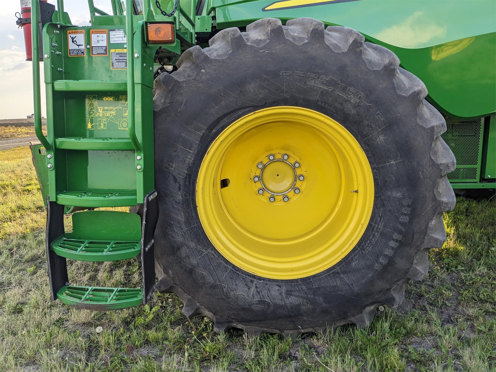 2016 John Deere S690 Combine