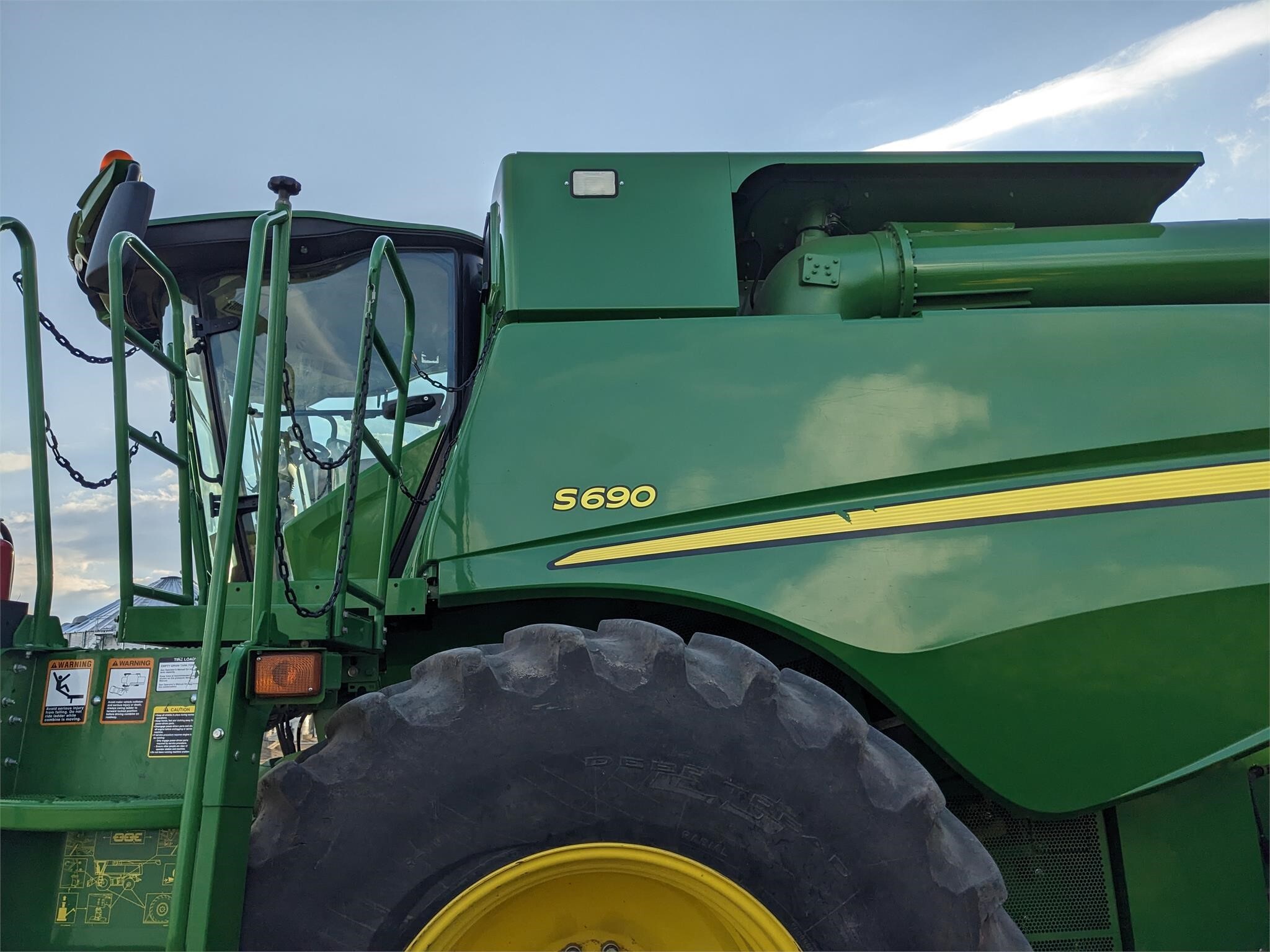 2016 John Deere S690 Combine