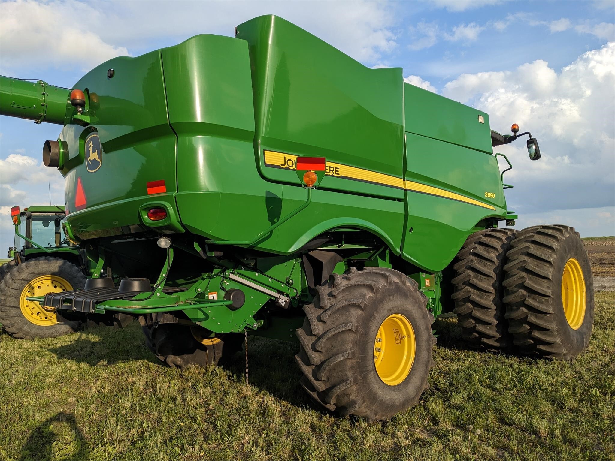 2016 John Deere S690 Combine