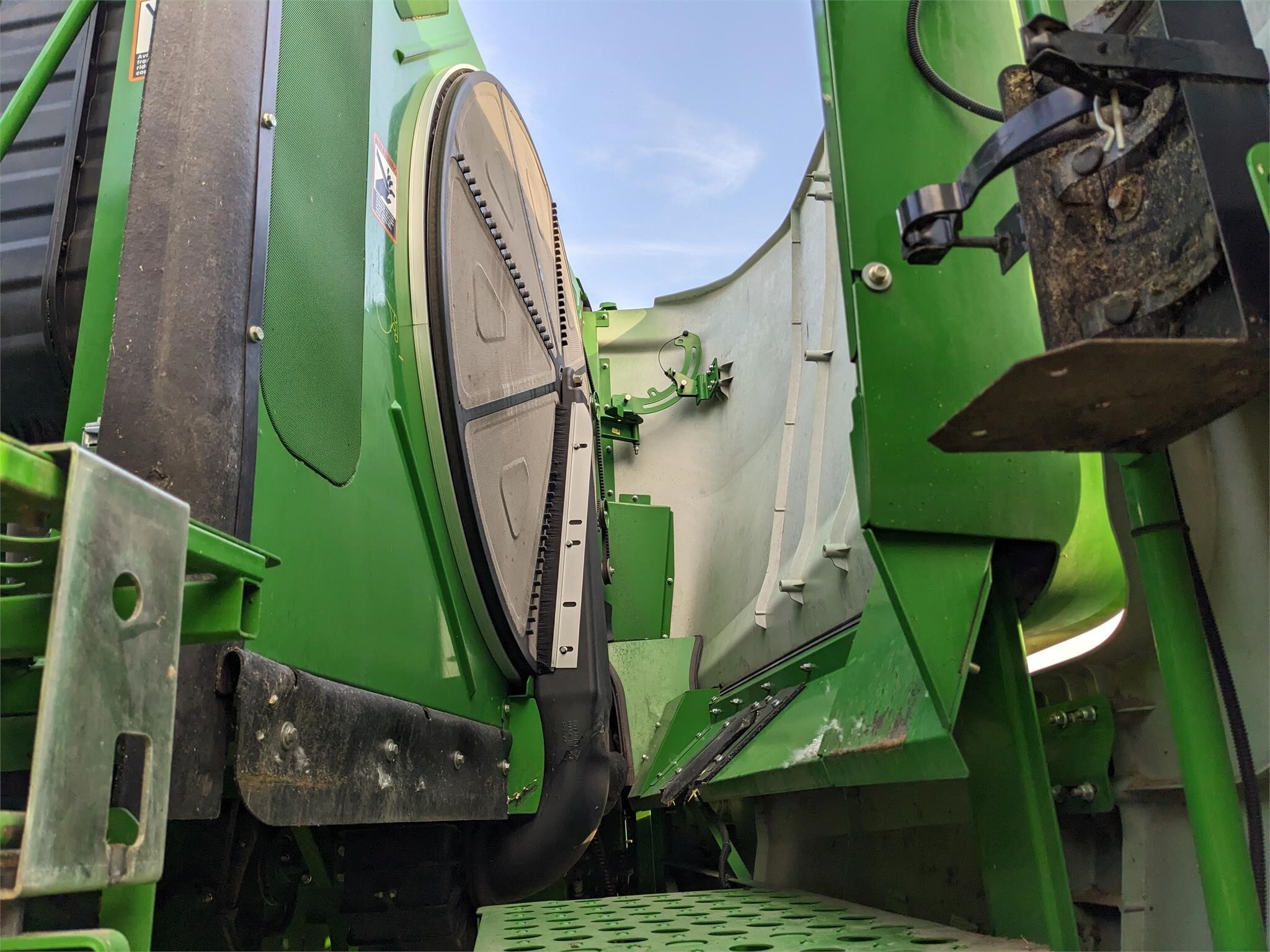 2016 John Deere S690 Combine