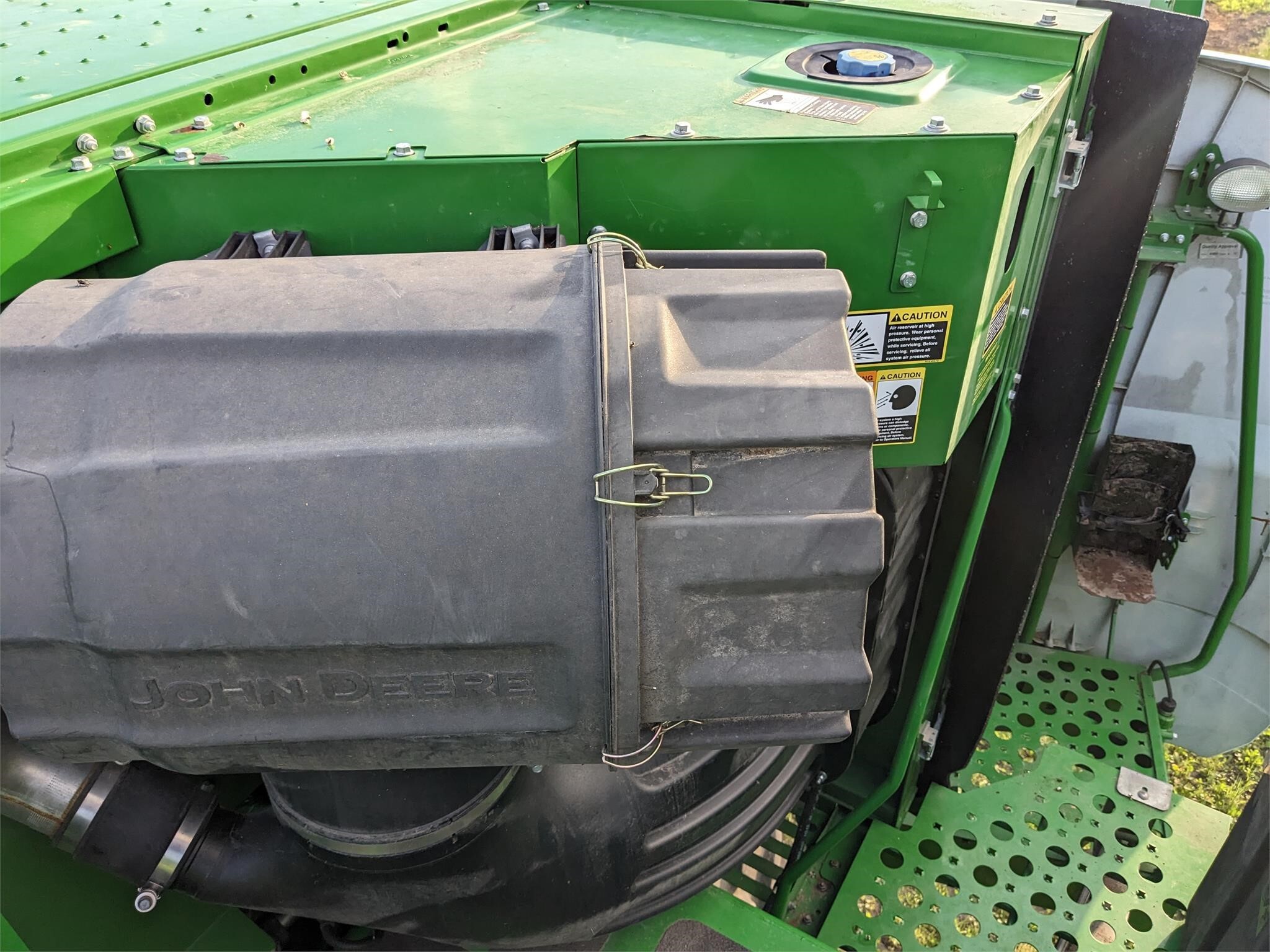 2016 John Deere S690 Combine
