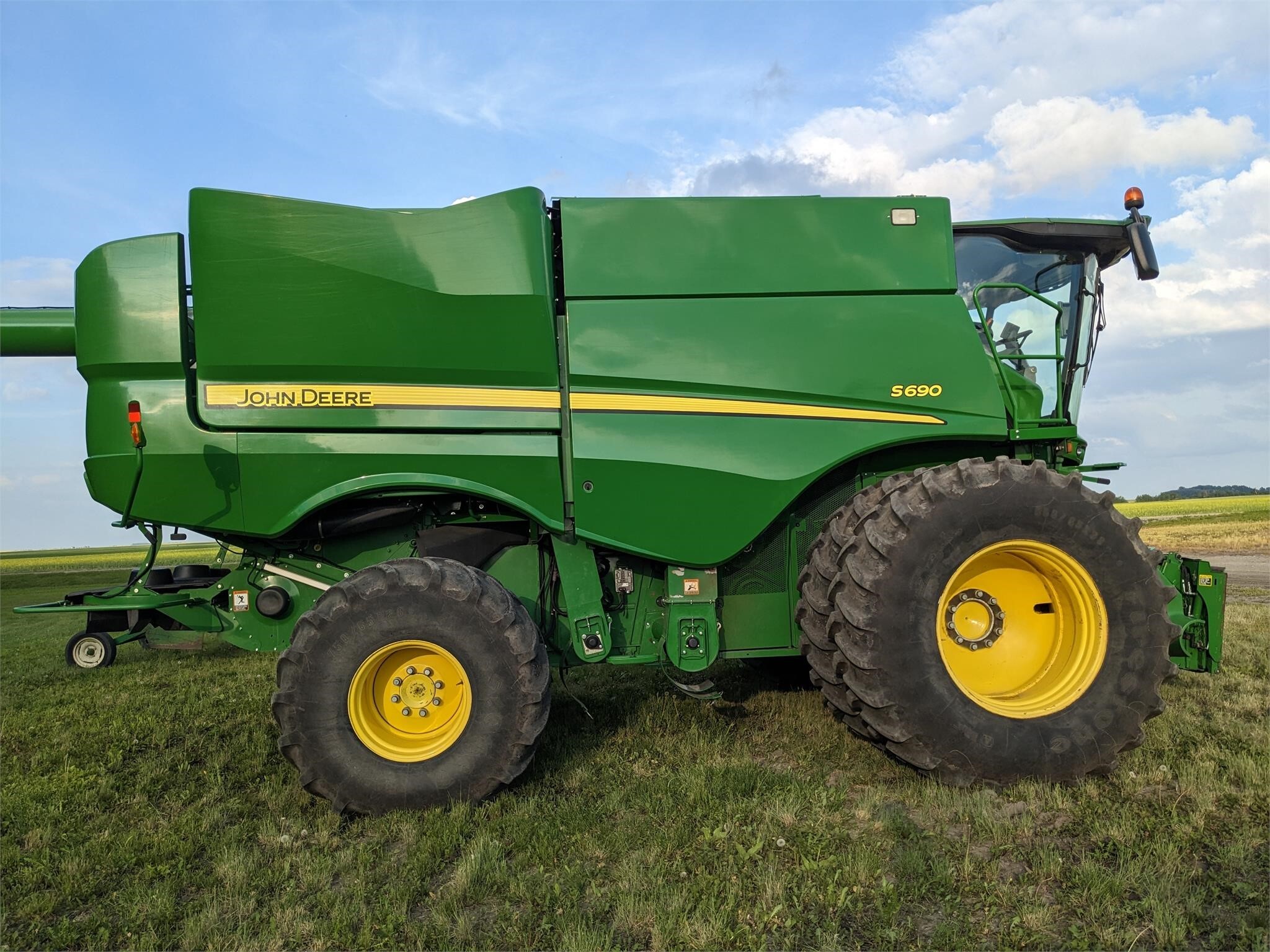 2016 John Deere S690 Combine