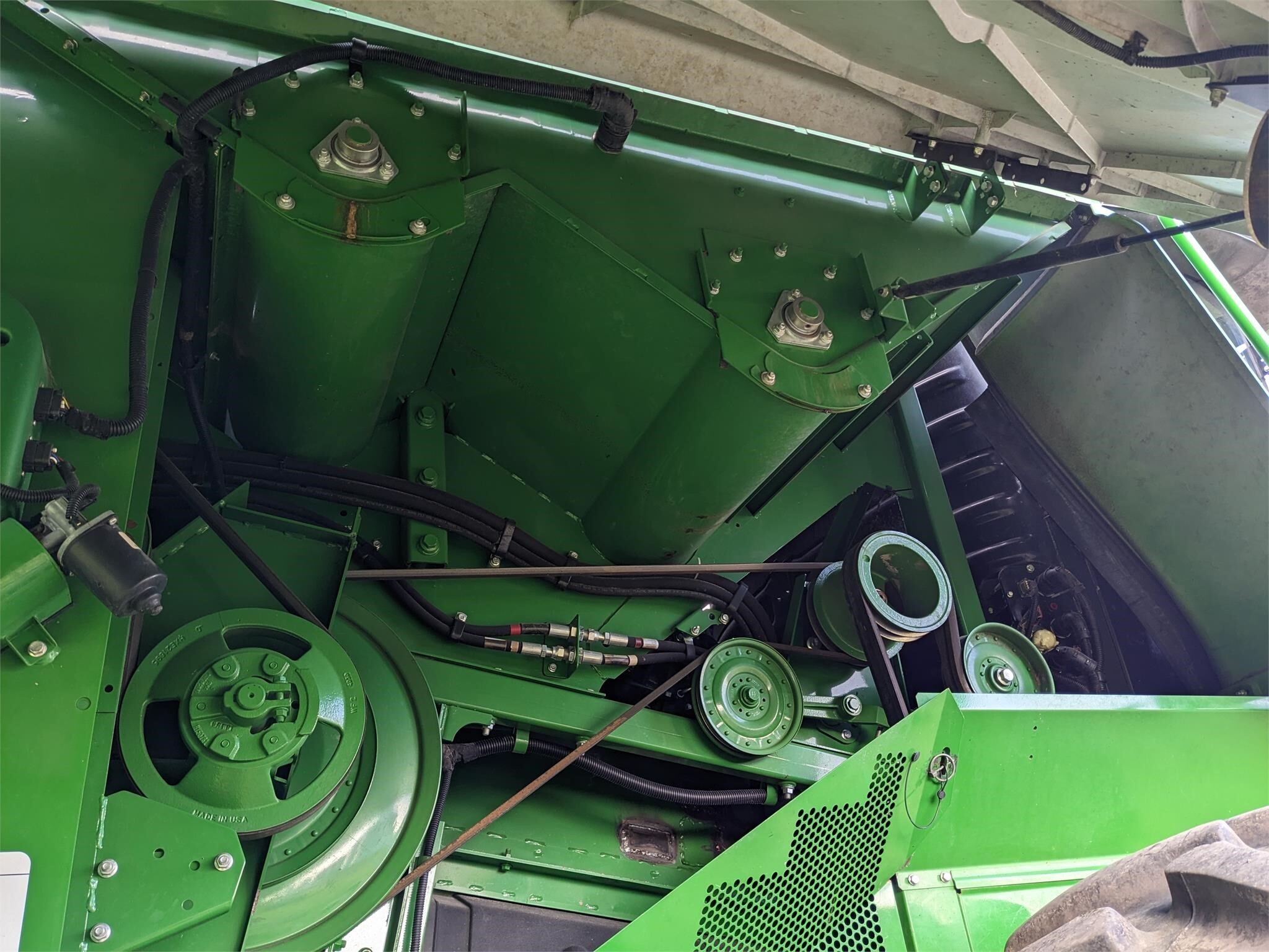 2016 John Deere S690 Combine