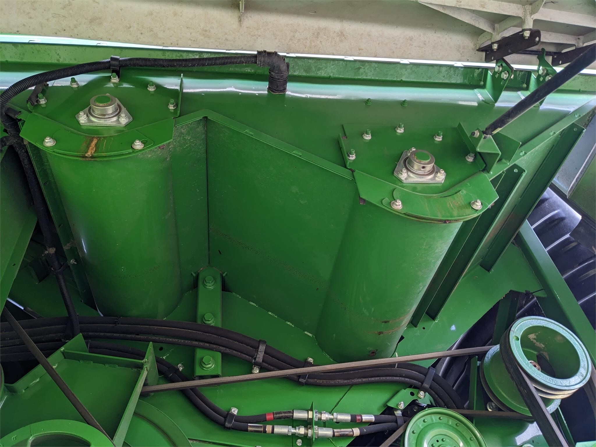 2016 John Deere S690 Combine