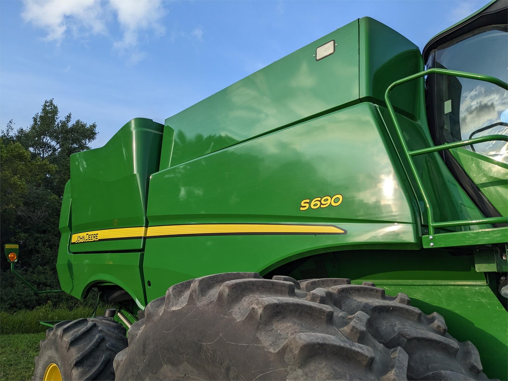 2016 John Deere S690 Combine