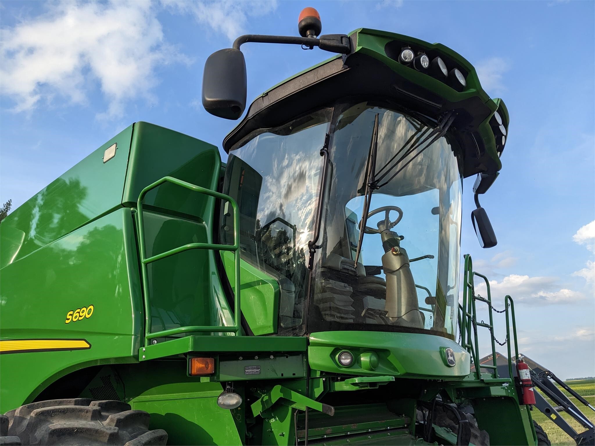 2016 John Deere S690 Combine