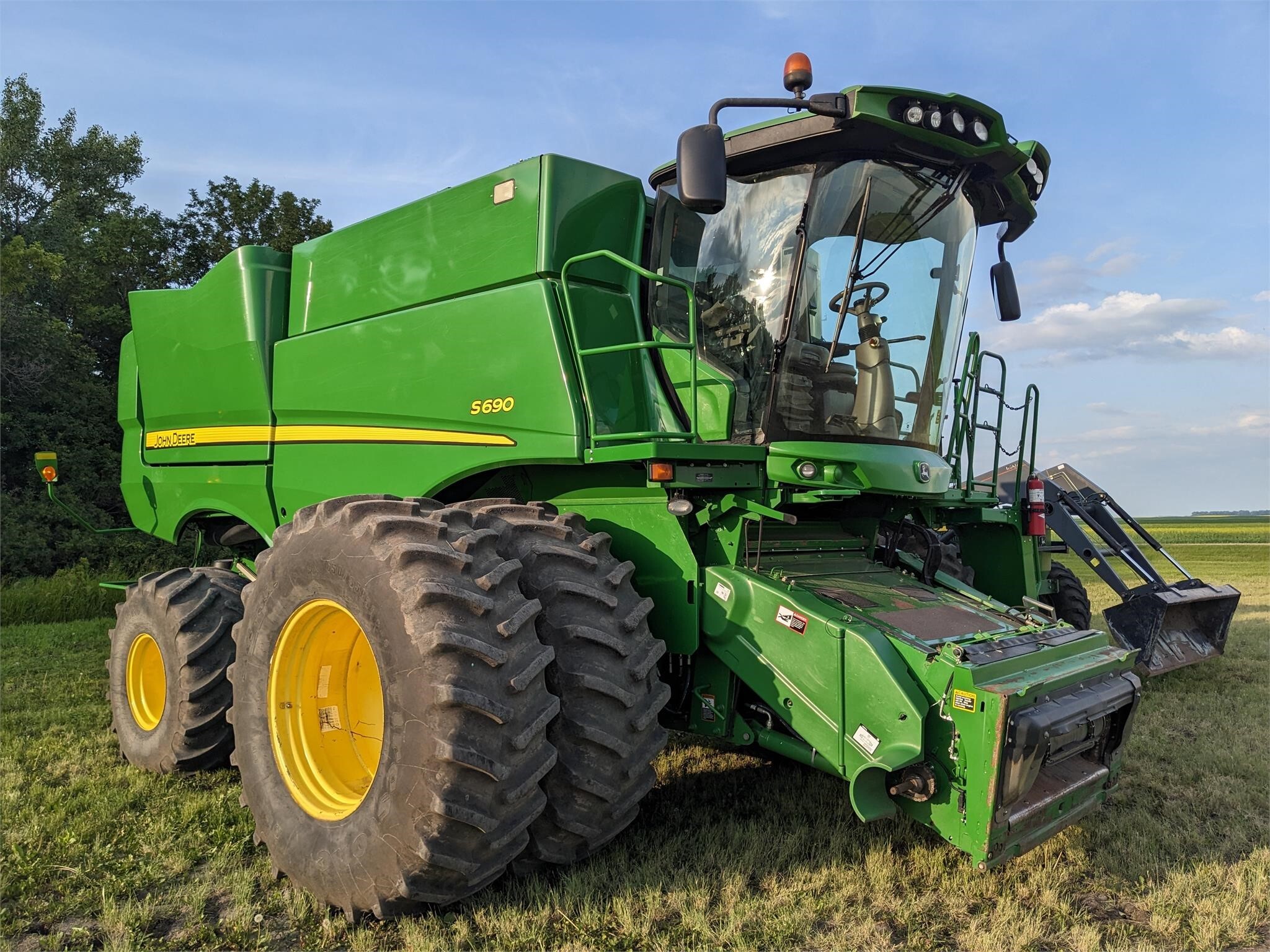 2016 John Deere S690 Combine
