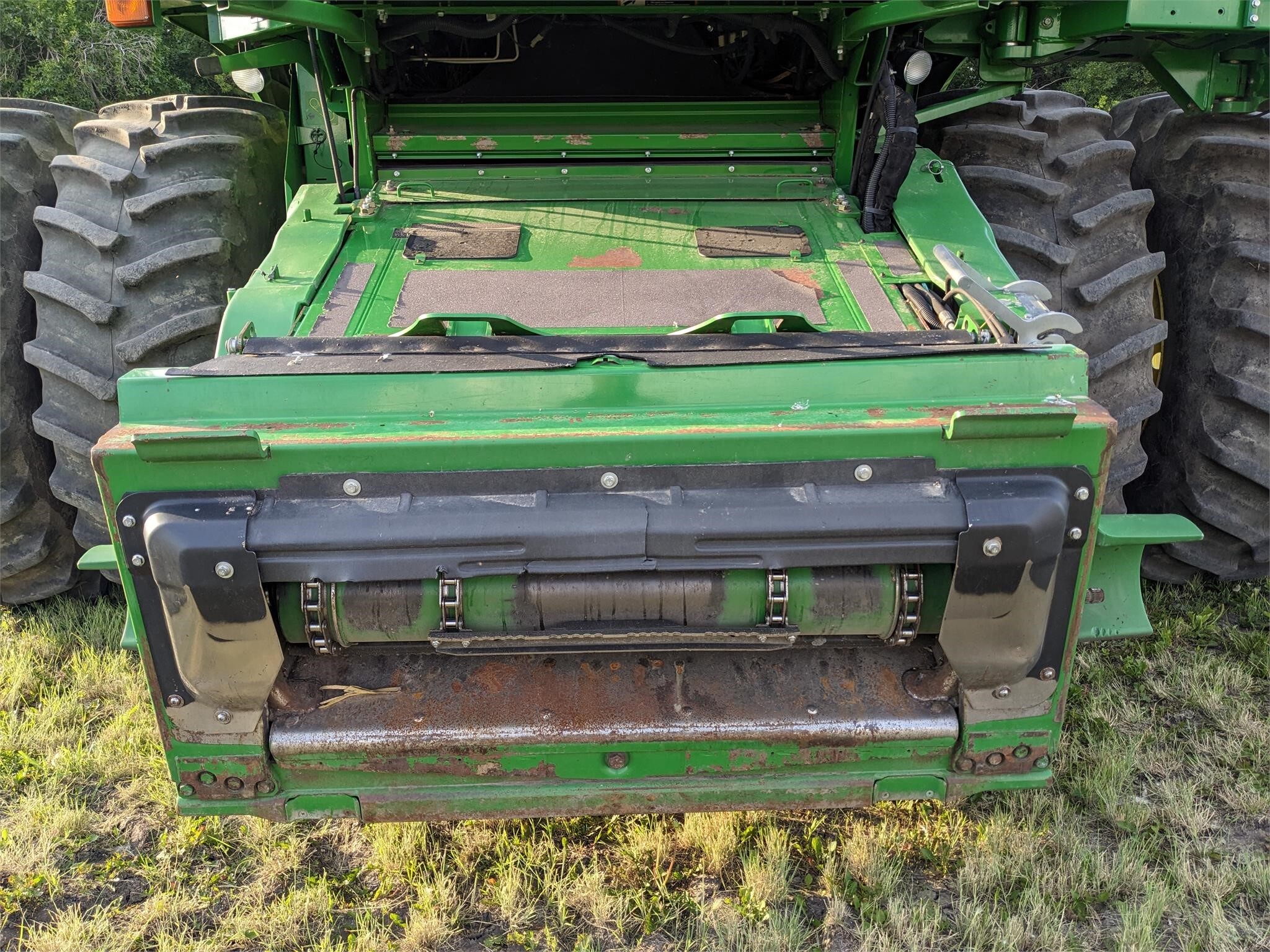 2016 John Deere S690 Combine