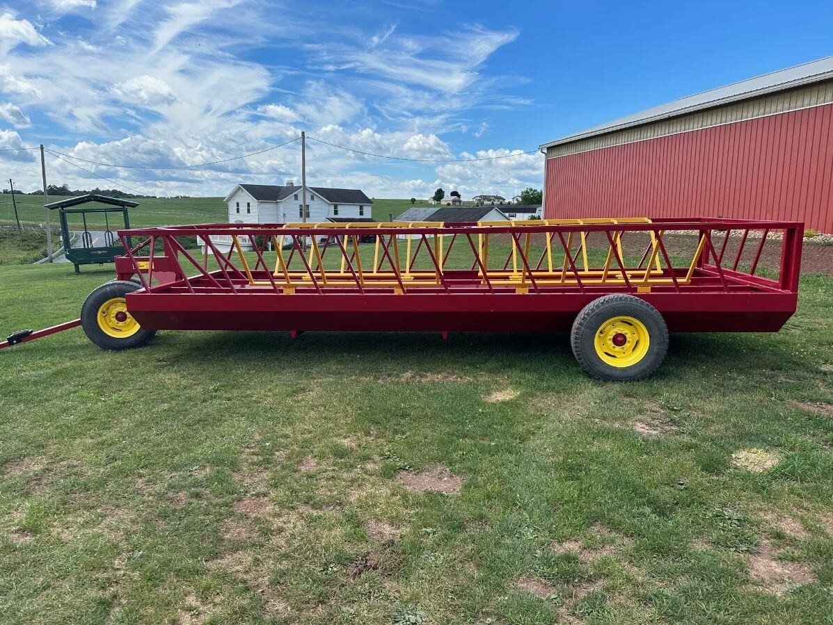  Farmco CF720DRB Feed Wagon