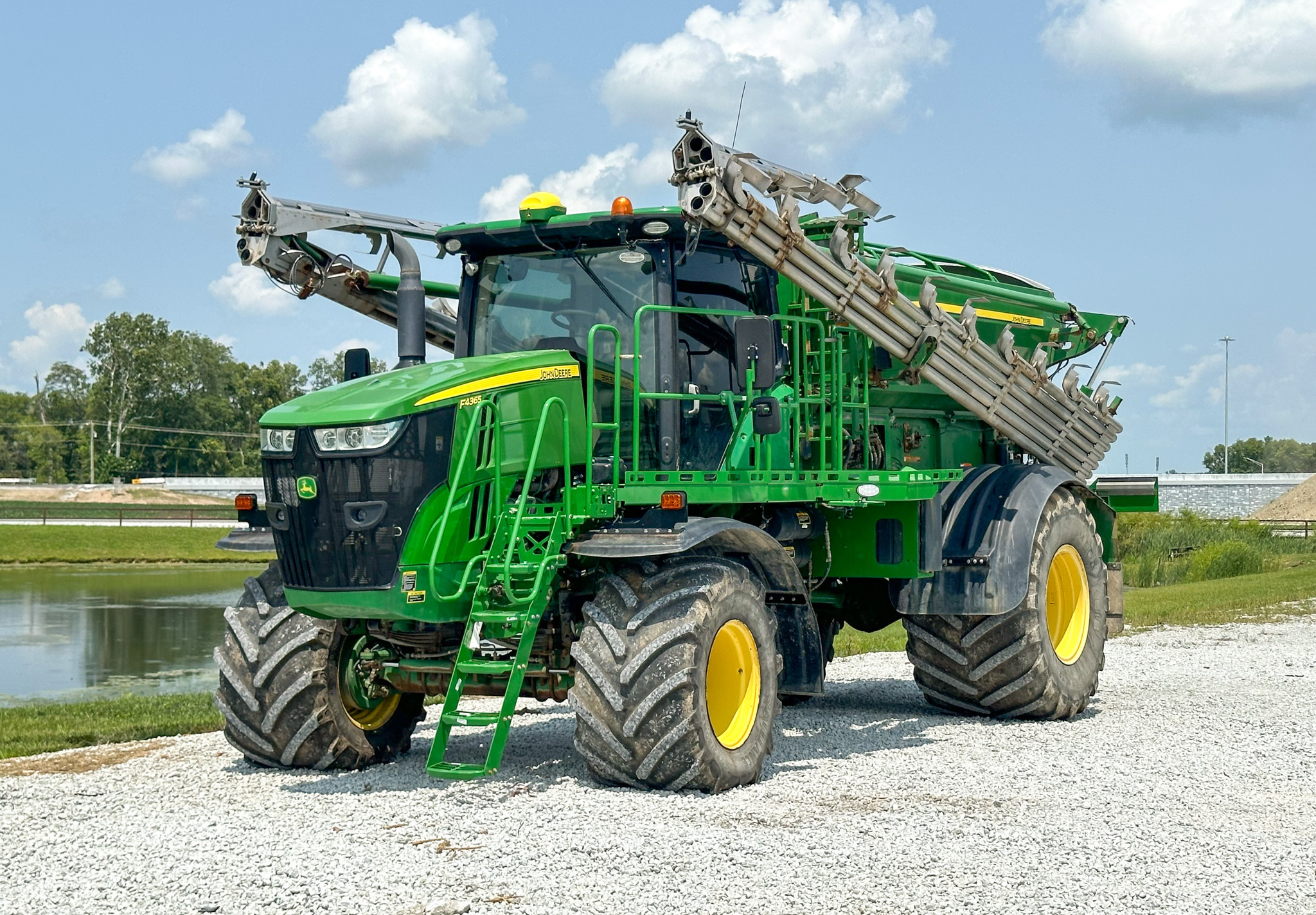 2018 John Deere F4365 Self-Propelled Fertilizer Spreader