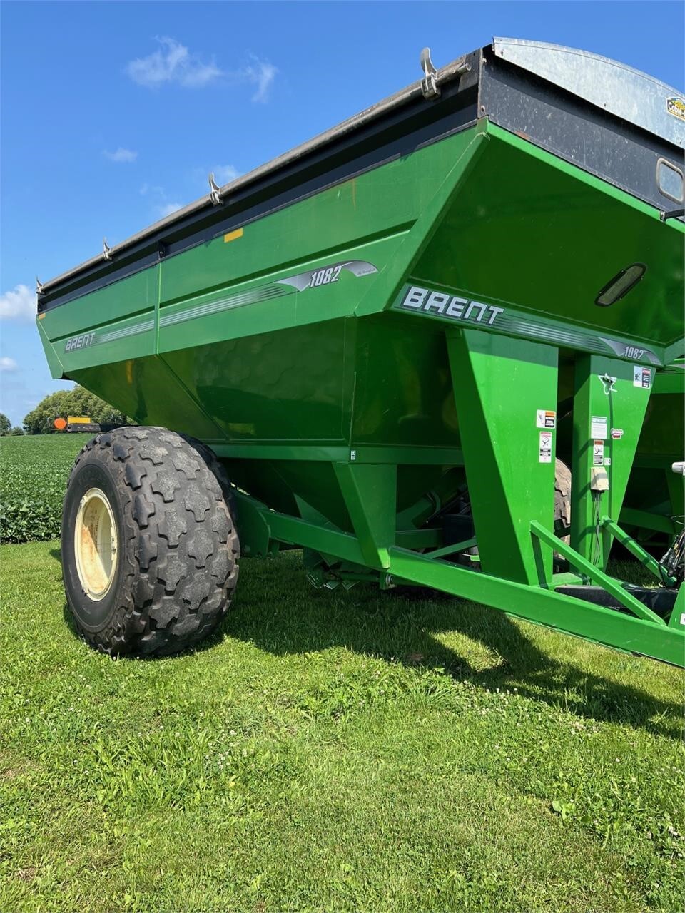 2012 Brent 1082 Grain Cart