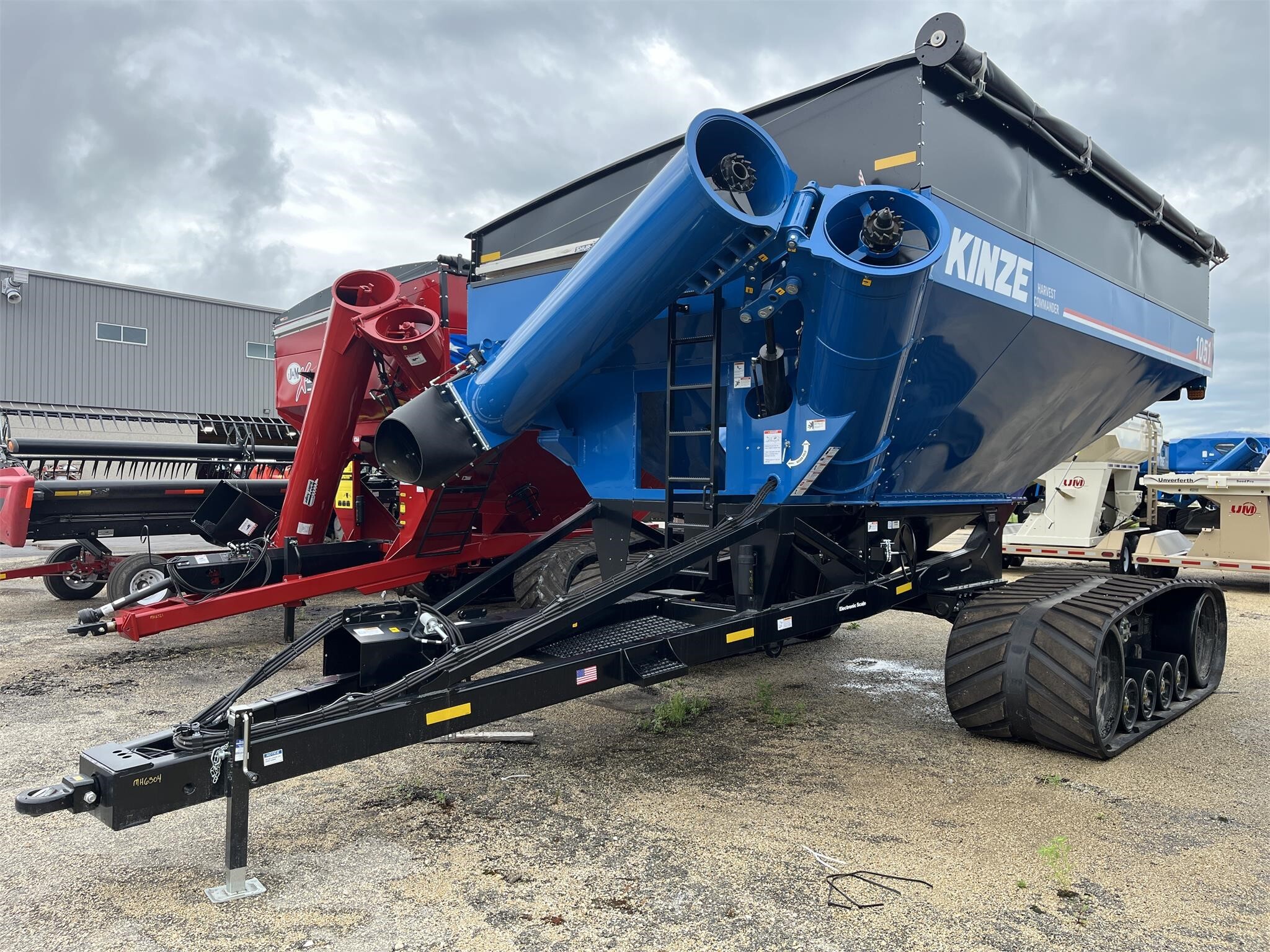 2024 Kinze 1051 Grain Cart
