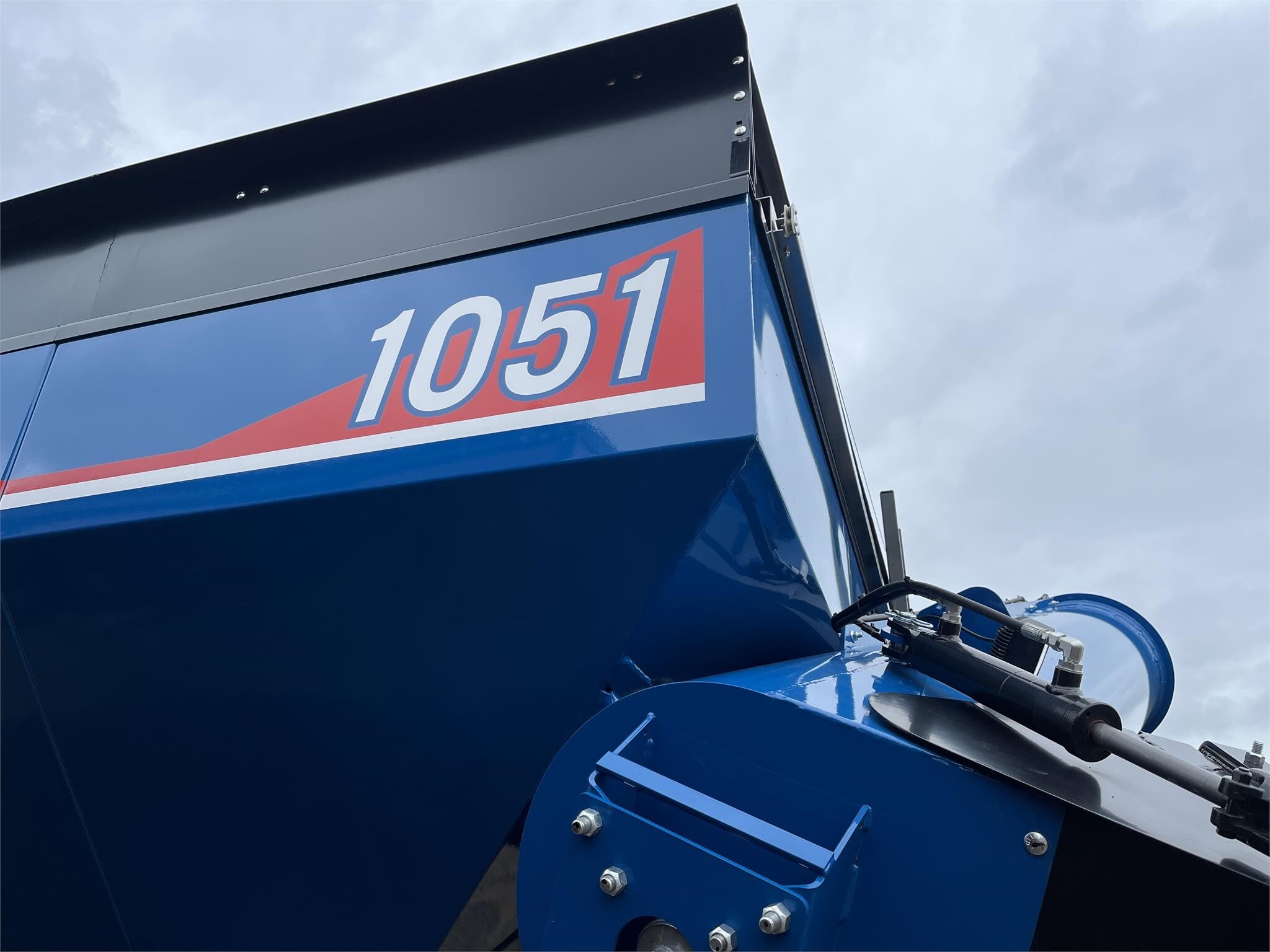2024 Kinze 1051 Grain Cart