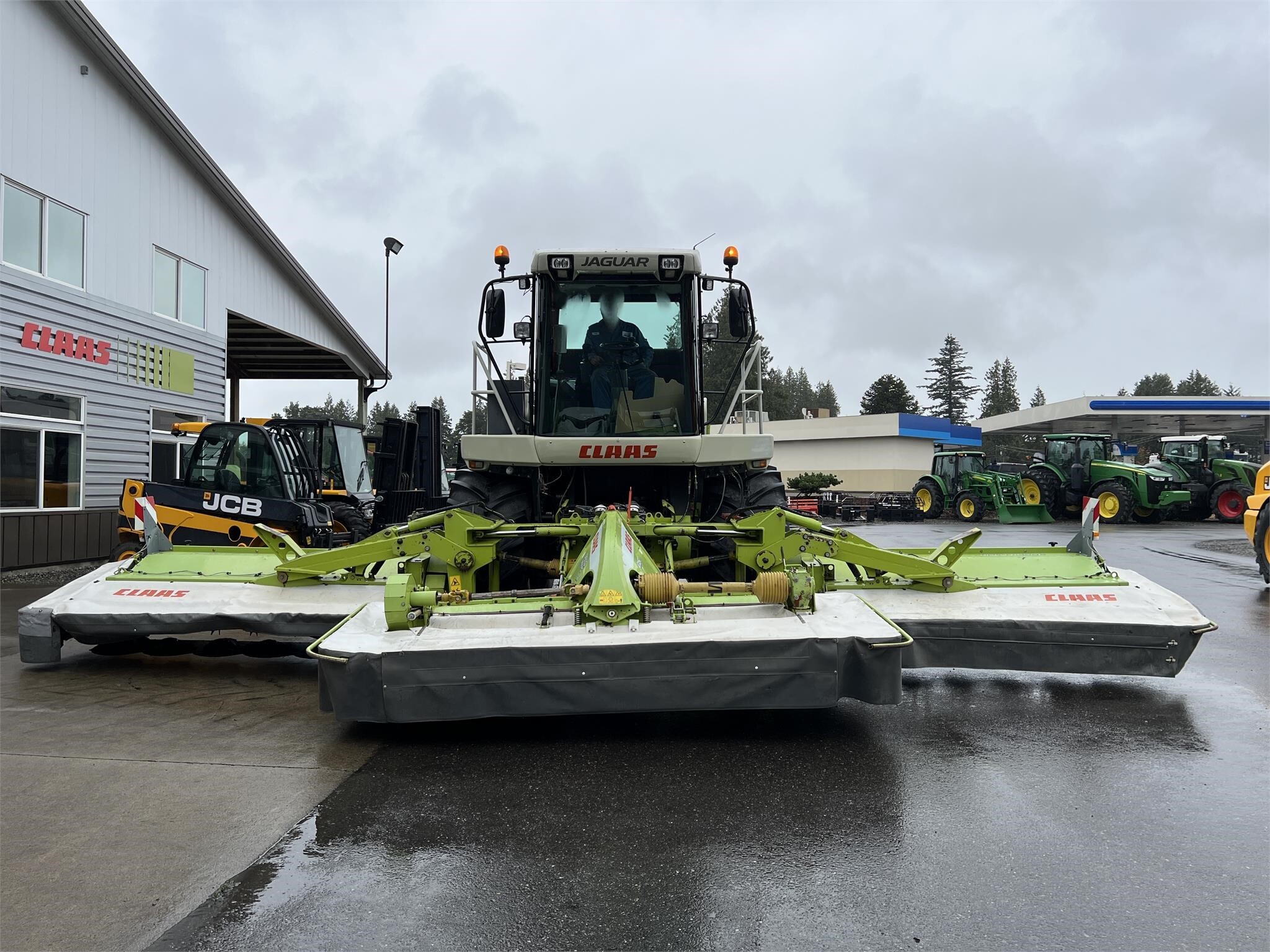 2009 Claas Jaguar 8700 Self-Propelled Windrowers and Swather