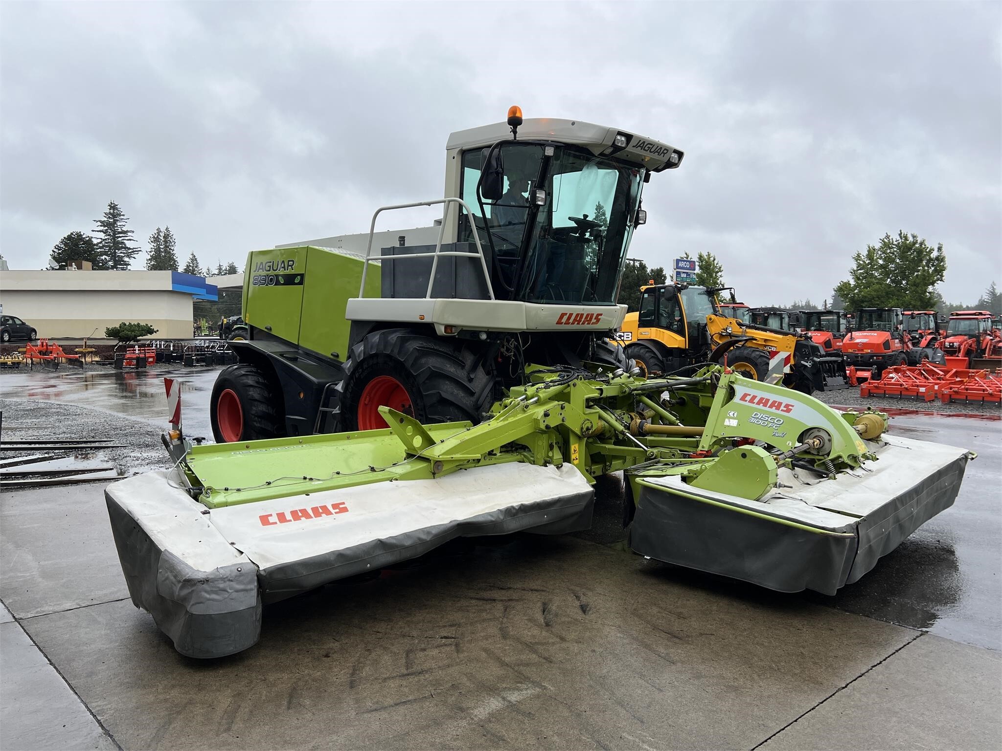 2009 Claas Jaguar 8700 Self-Propelled Windrowers and Swather