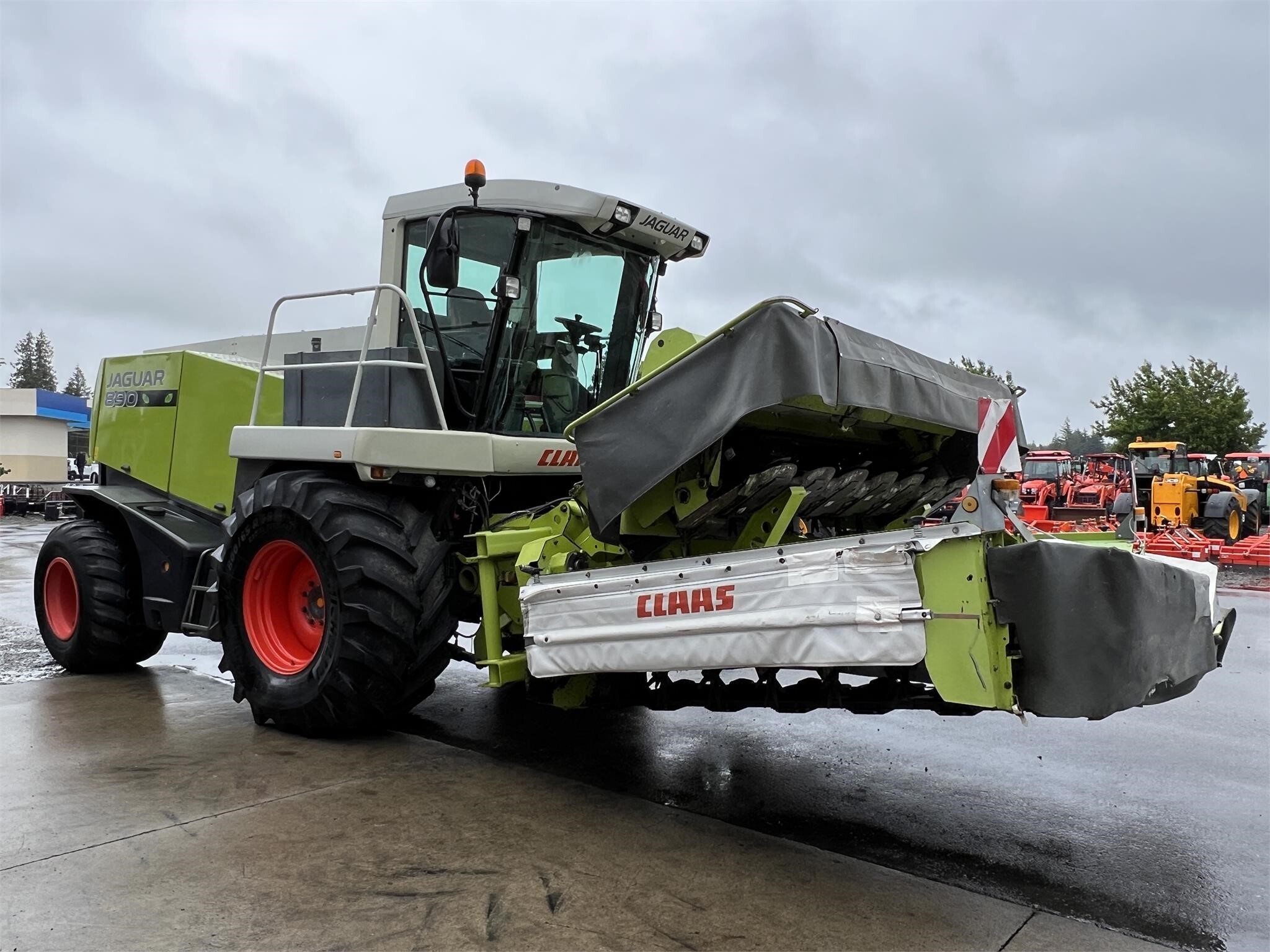 2009 Claas Jaguar 8700 Self-Propelled Windrowers and Swather