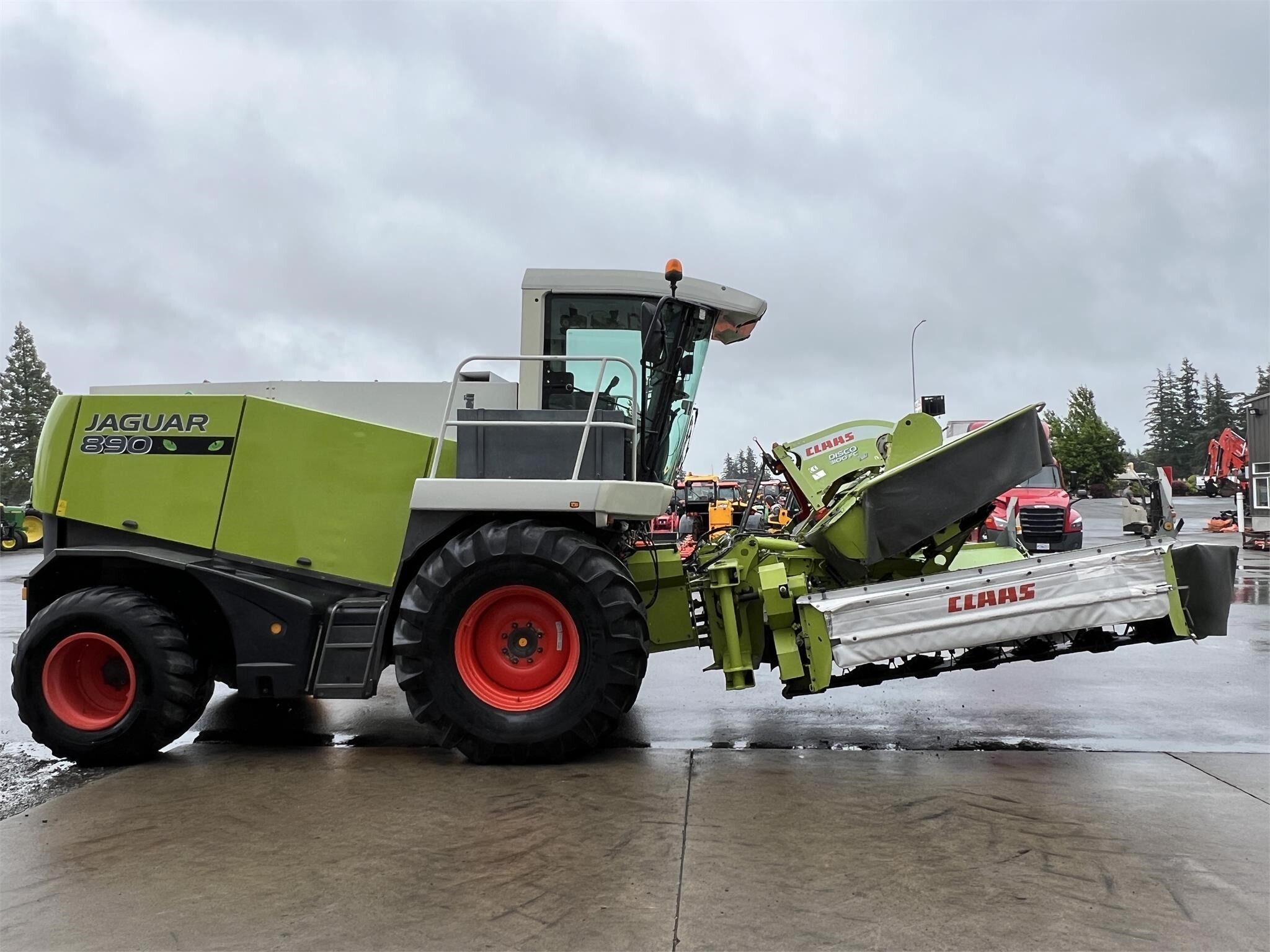 2009 Claas Jaguar 8700 Self-Propelled Windrowers and Swather