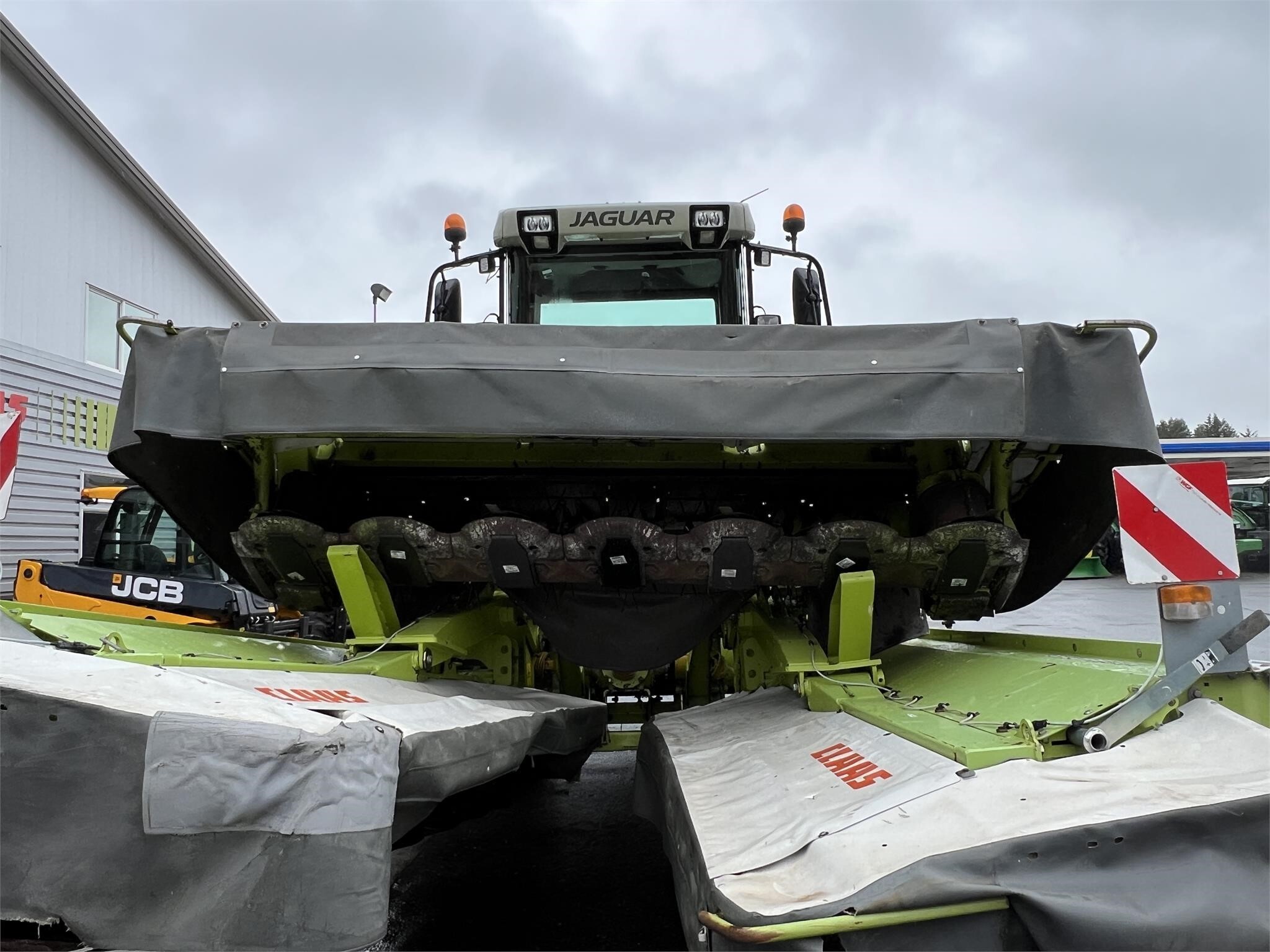 2009 Claas Jaguar 8700 Self-Propelled Windrowers and Swather
