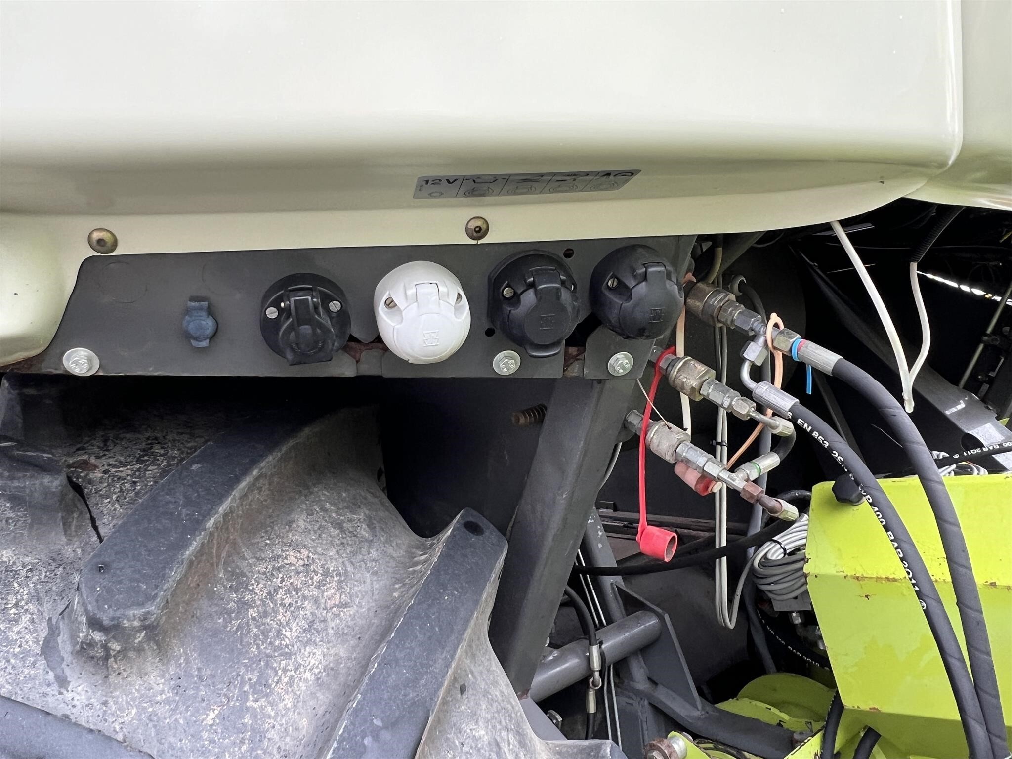 2009 Claas Jaguar 8700 Self-Propelled Windrowers and Swather