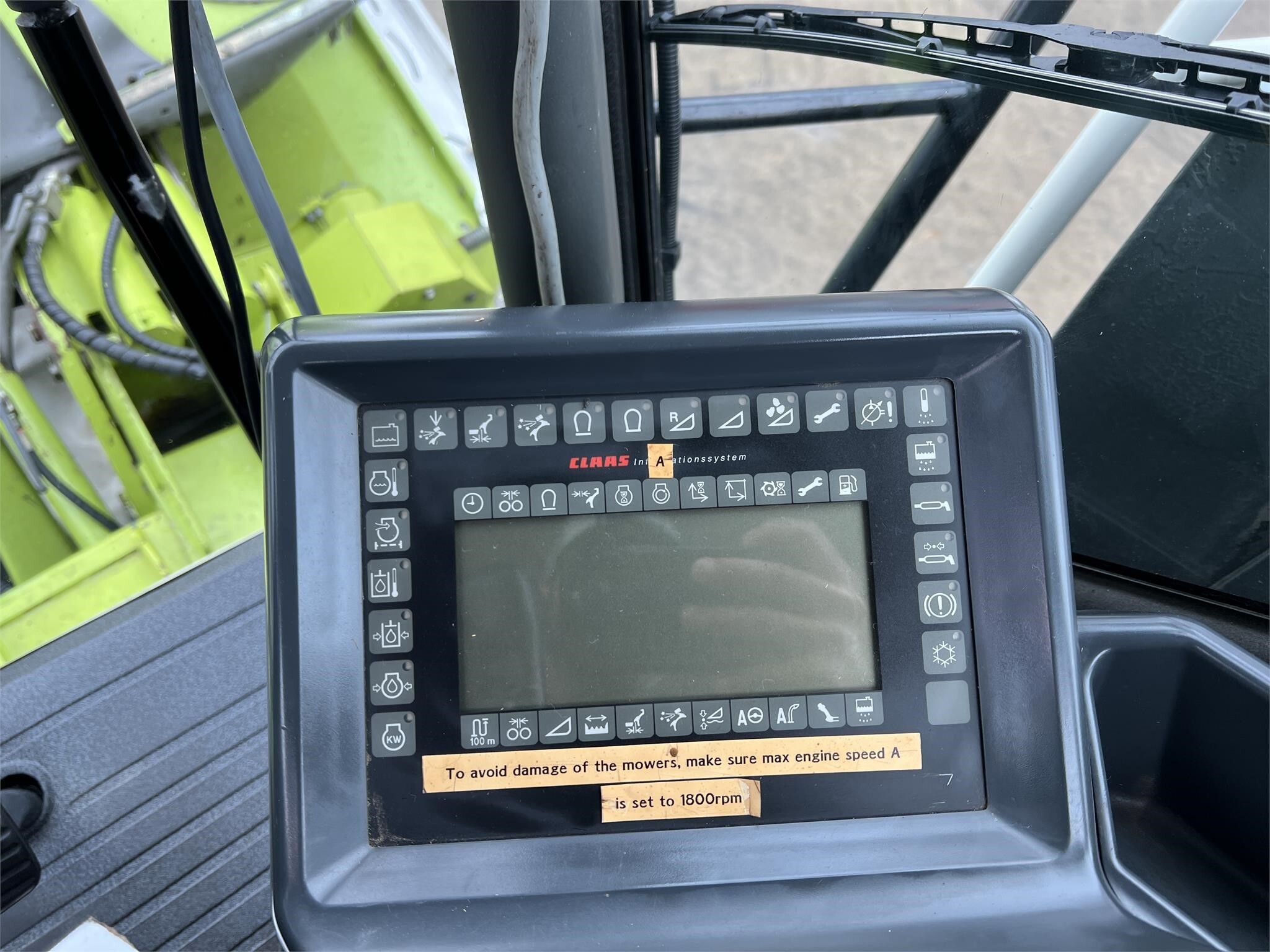 2009 Claas Jaguar 8700 Self-Propelled Windrowers and Swather