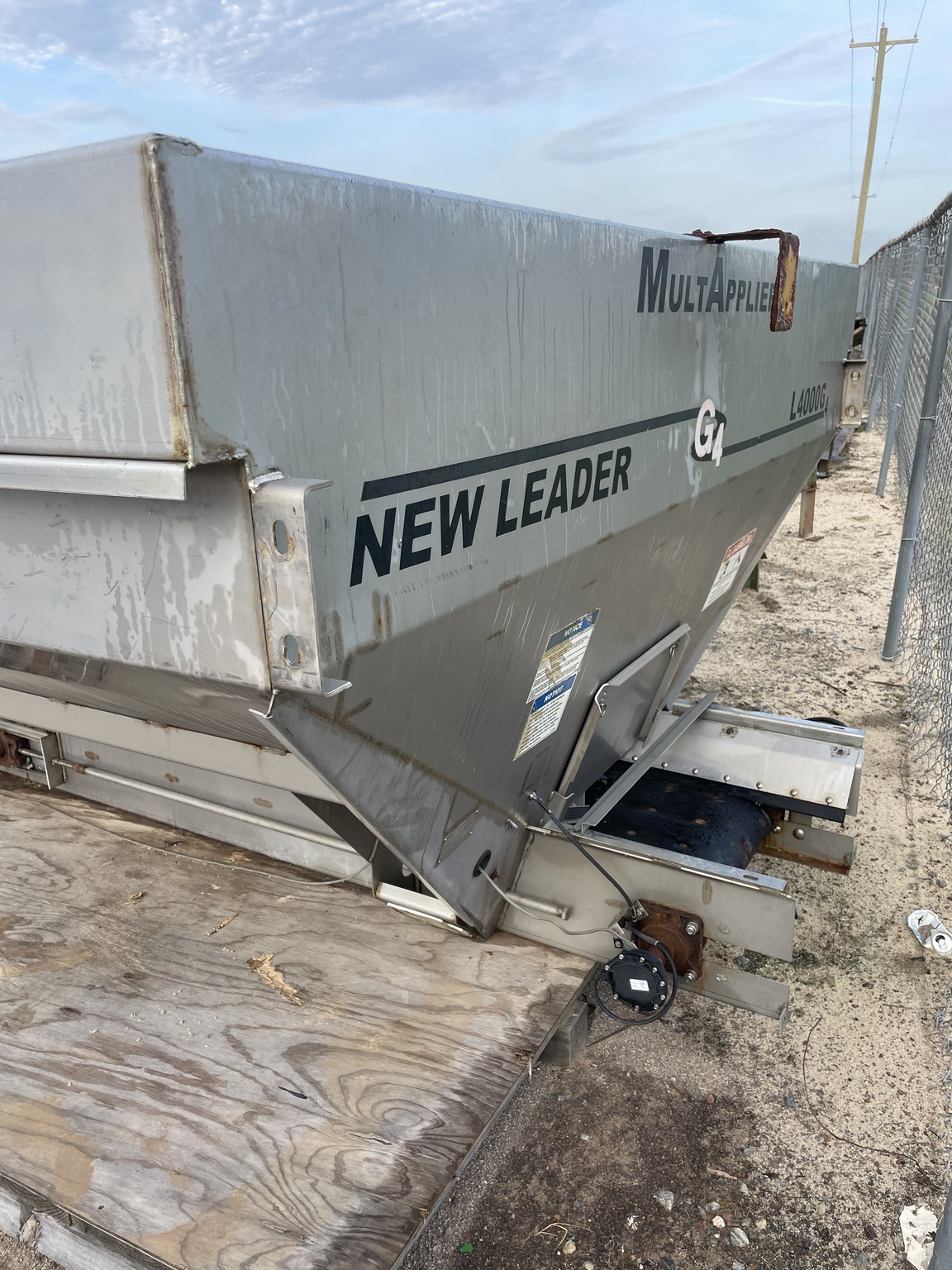 2020 New Leader L4000G4 Self-Propelled Fertilizer Spreader