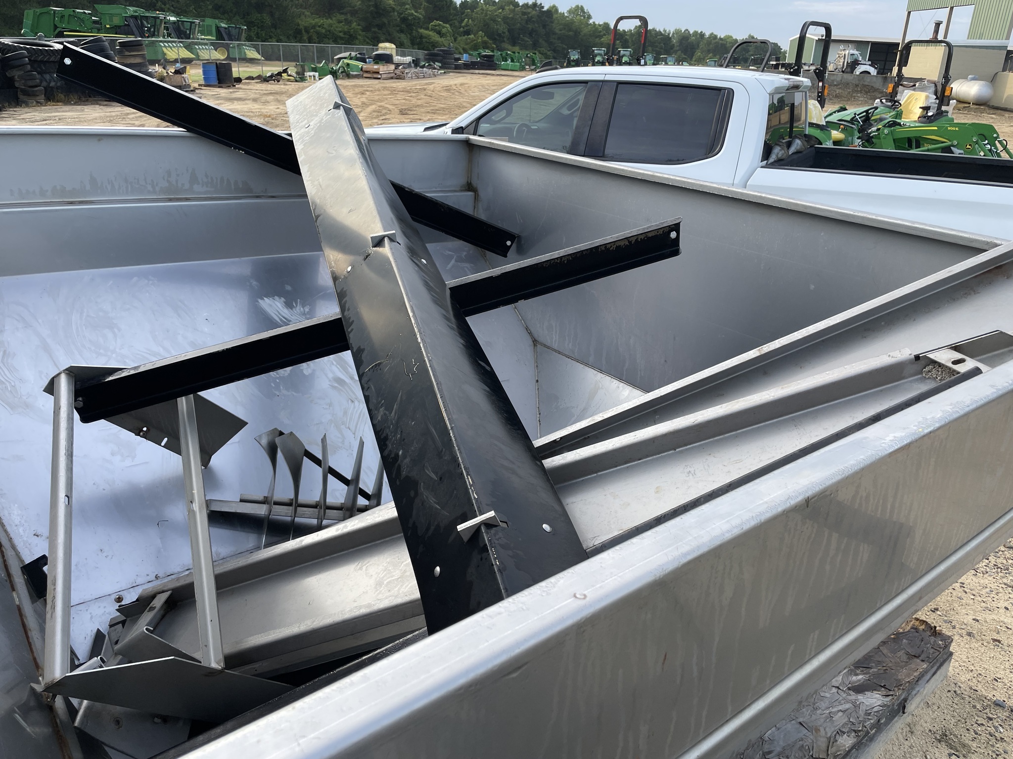 2020 New Leader L4000G4 Self-Propelled Fertilizer Spreader