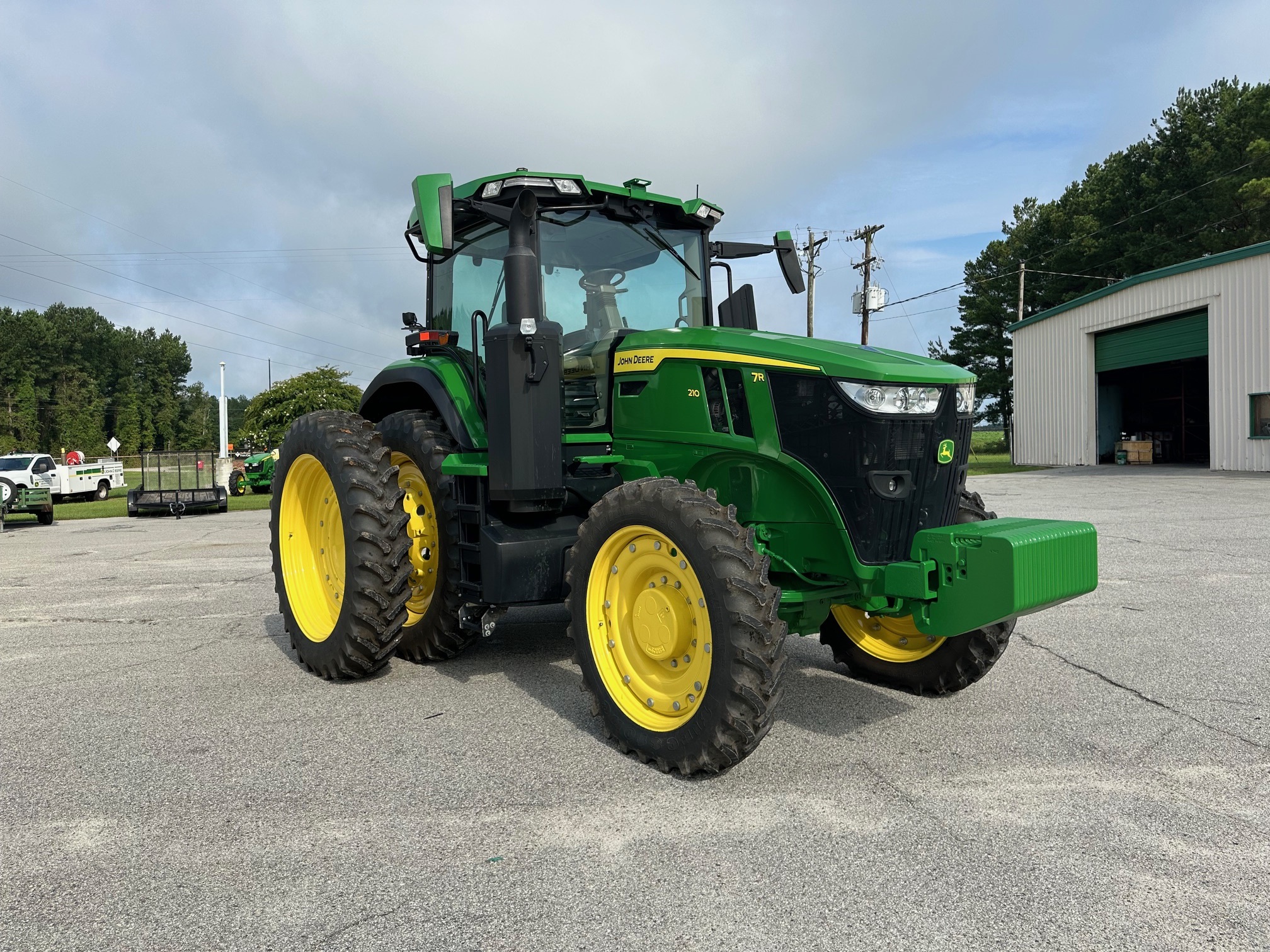 2022 John Deere 7R 210 Tractor