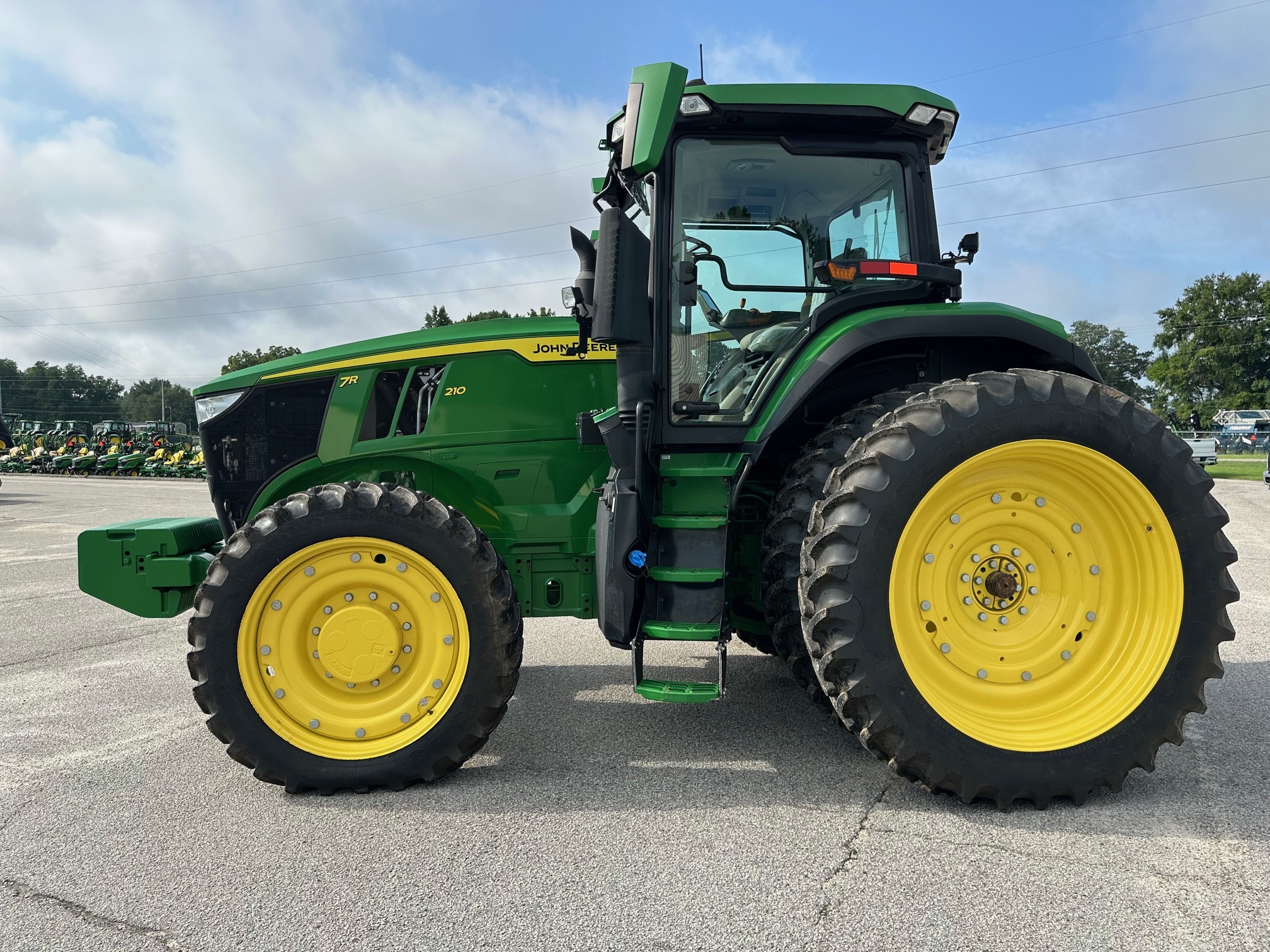 2022 John Deere 7R 210 Tractor