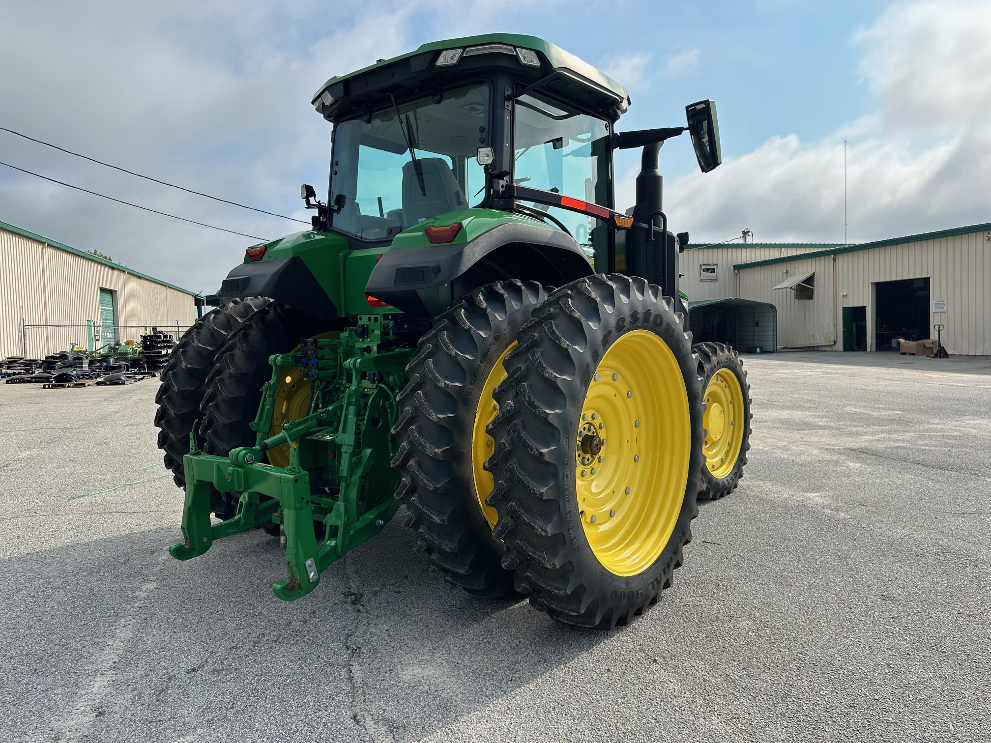2022 John Deere 7R 210 Tractor