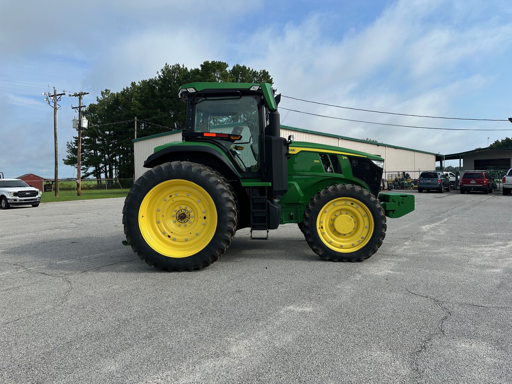 2022 John Deere 7R 210 Tractor