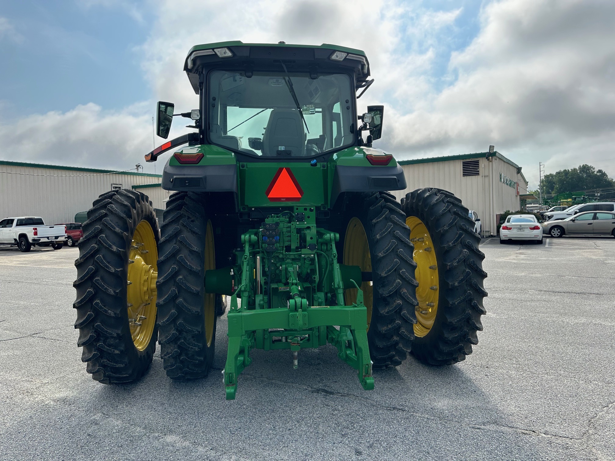 2022 John Deere 7R 210 Tractor