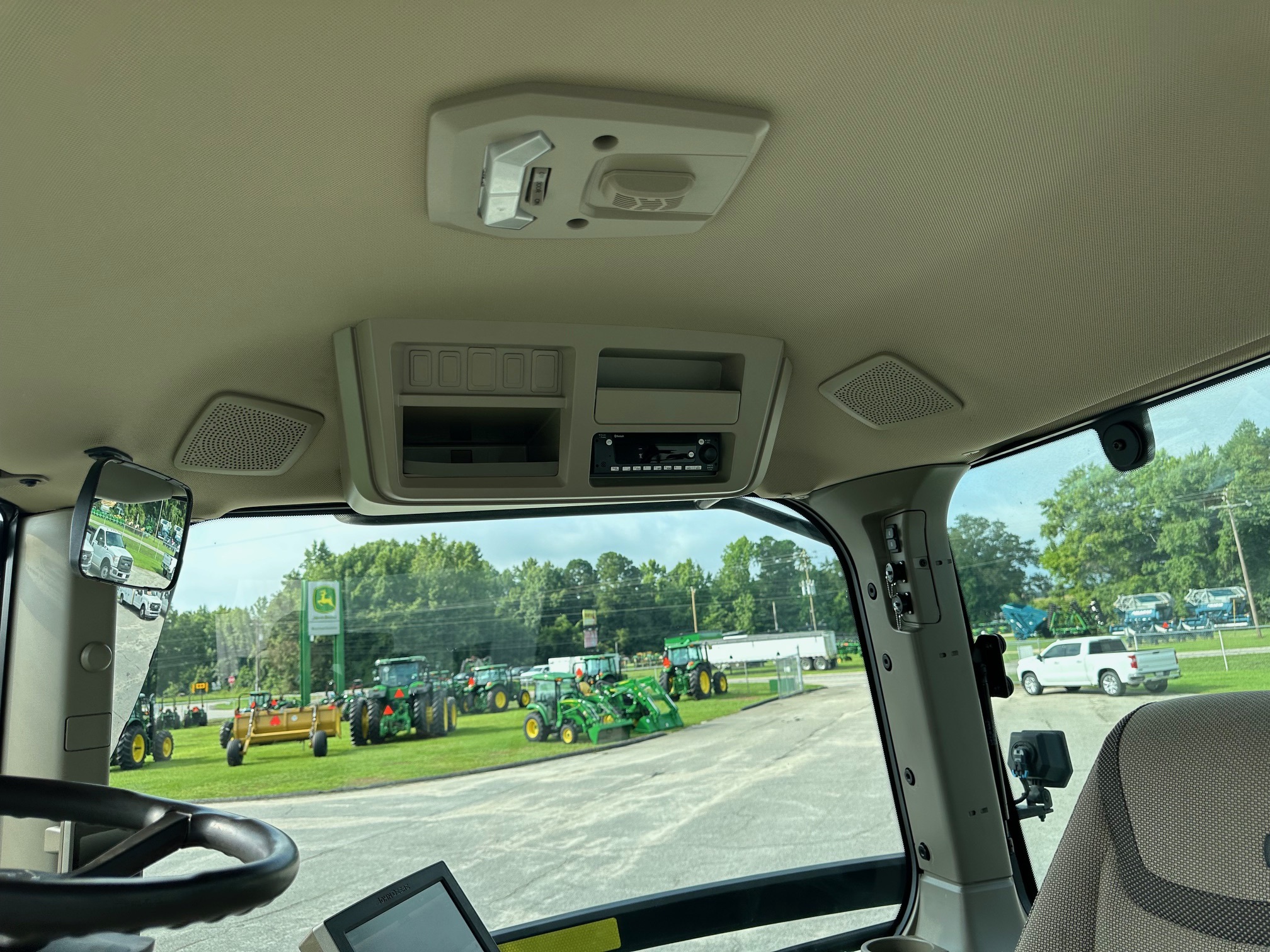 2022 John Deere 7R 210 Tractor