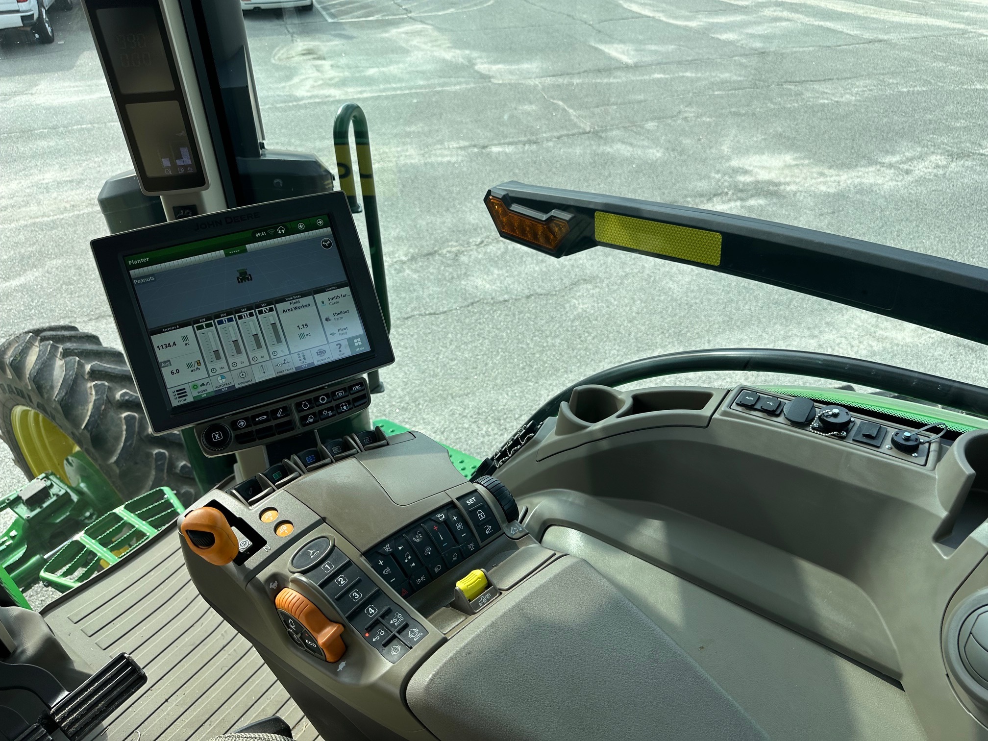 2022 John Deere 7R 210 Tractor