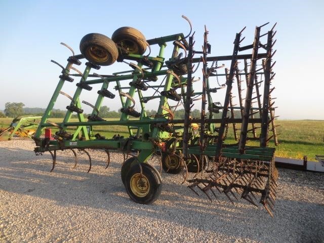  John Deere 980 Field Cultivator