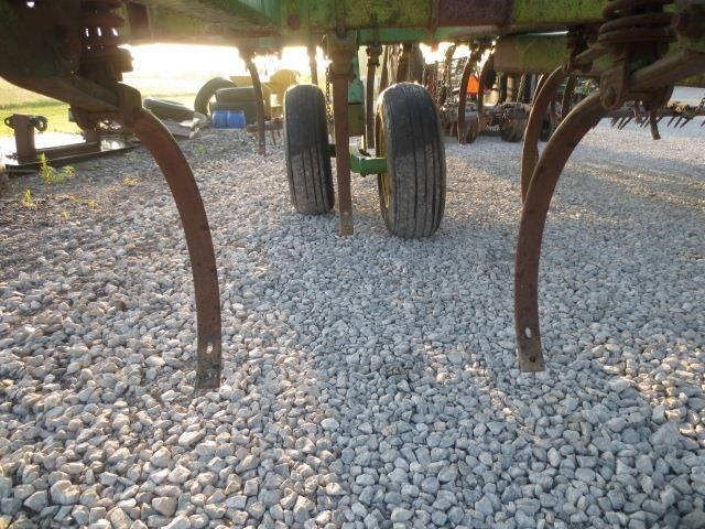  John Deere 980 Field Cultivator