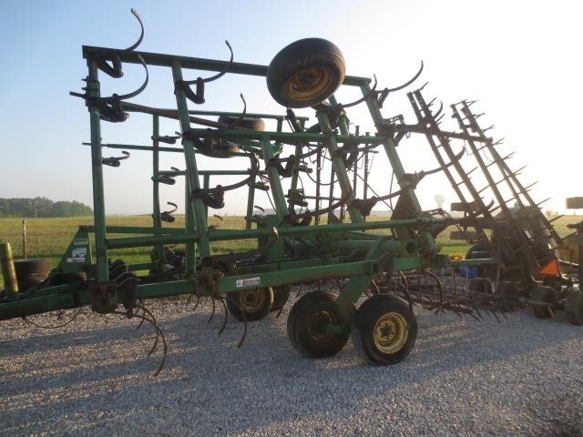  John Deere 980 Field Cultivator