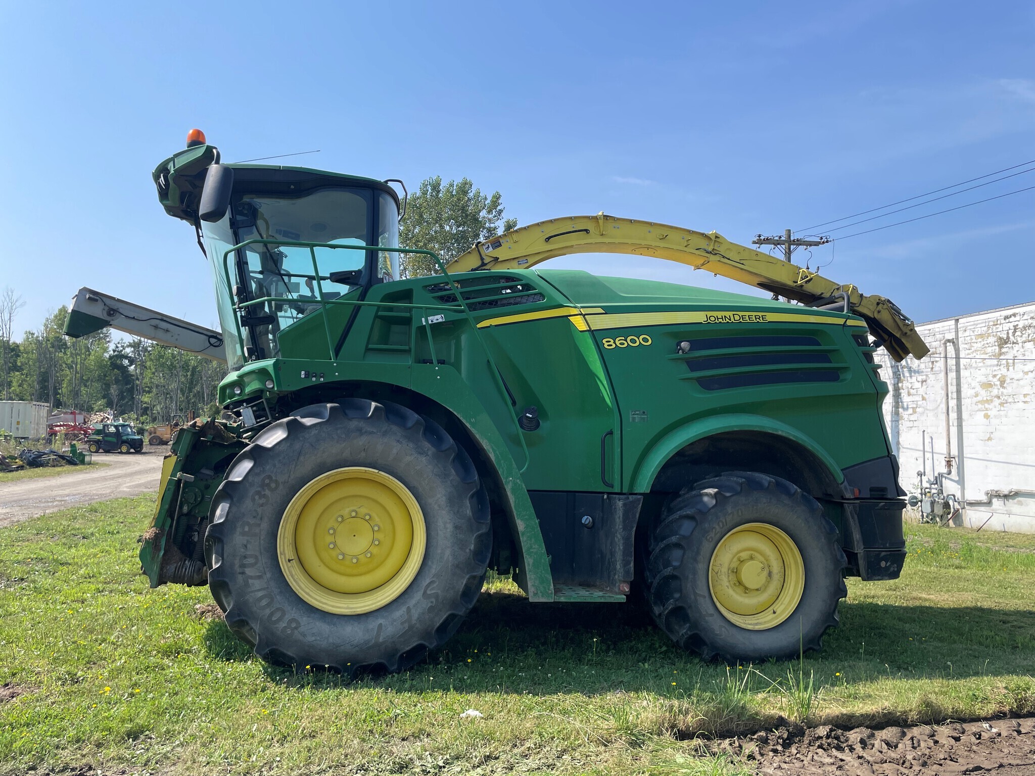 2016 John Deere 8600 Self-Propelled Forage Harvester