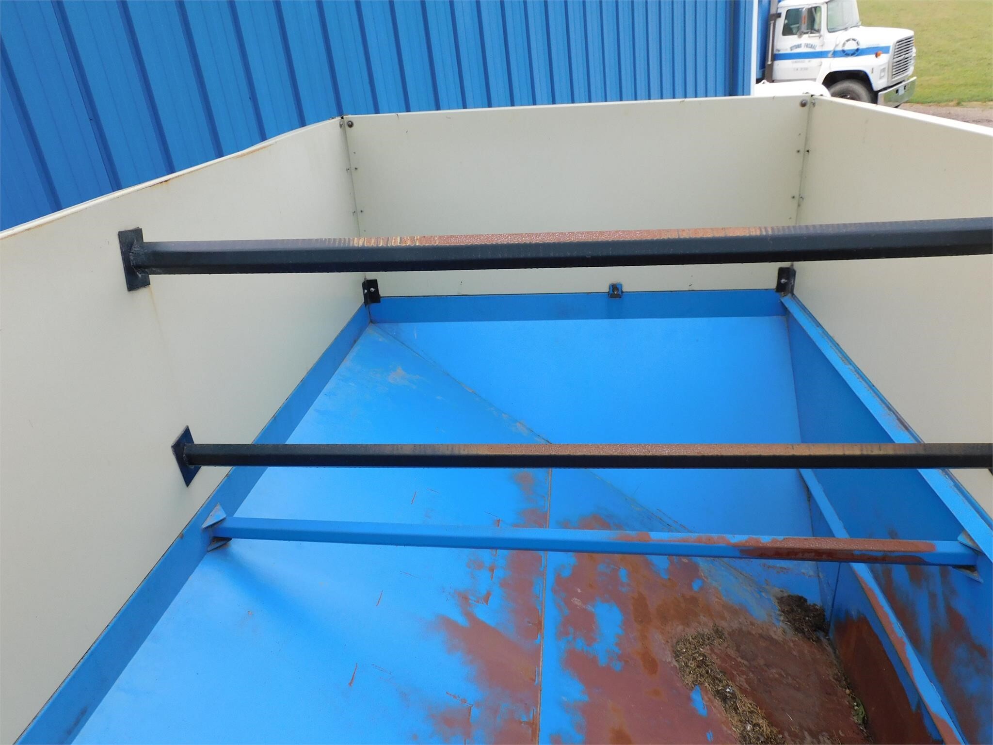  DMI D440 Gravity Wagon