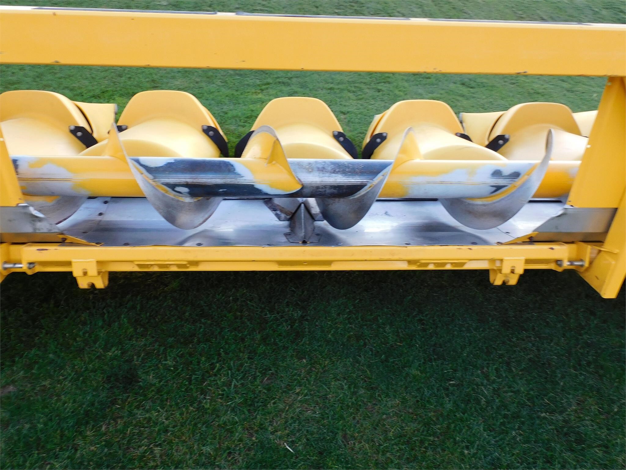 2010 New Holland 98D Corn Head