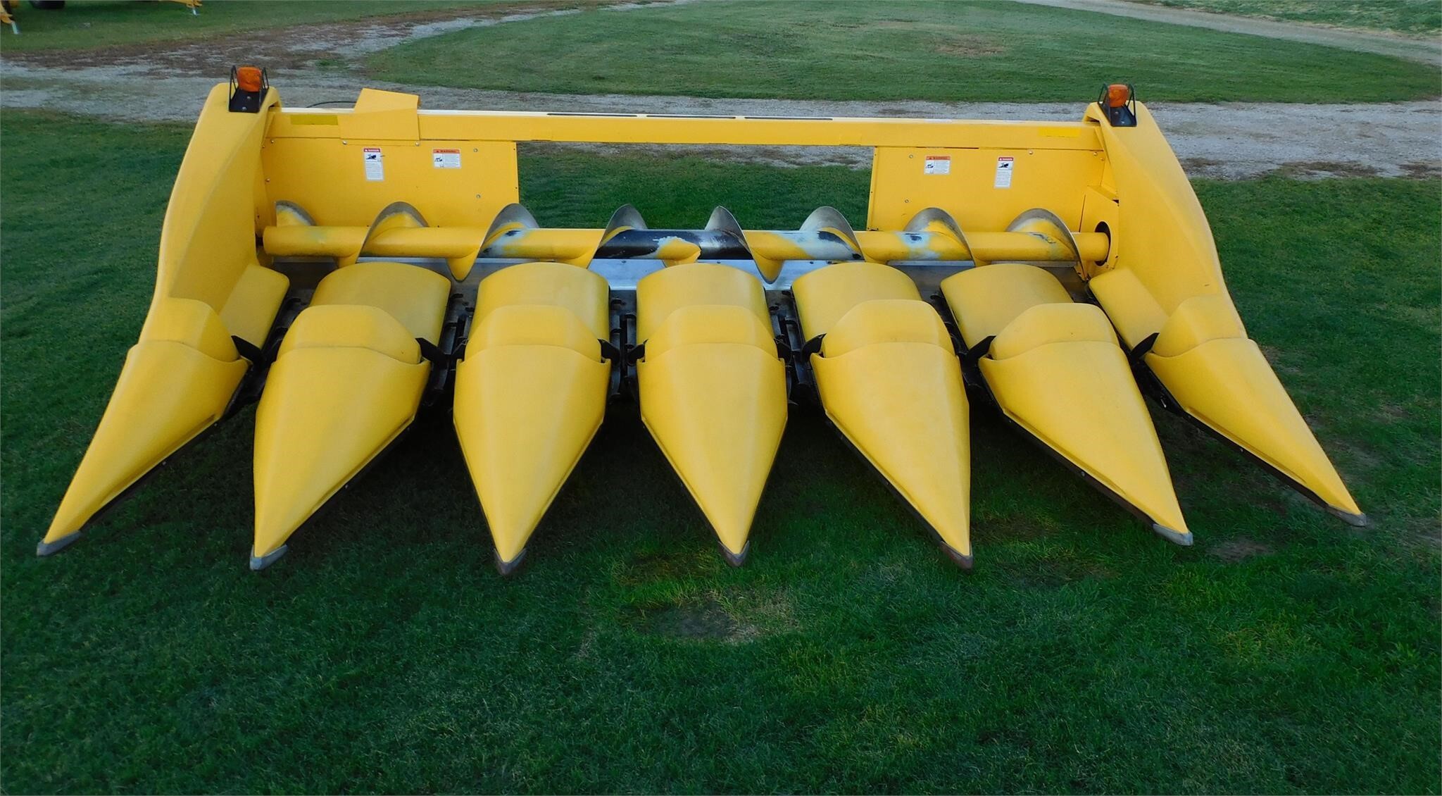 2010 New Holland 98D Corn Head