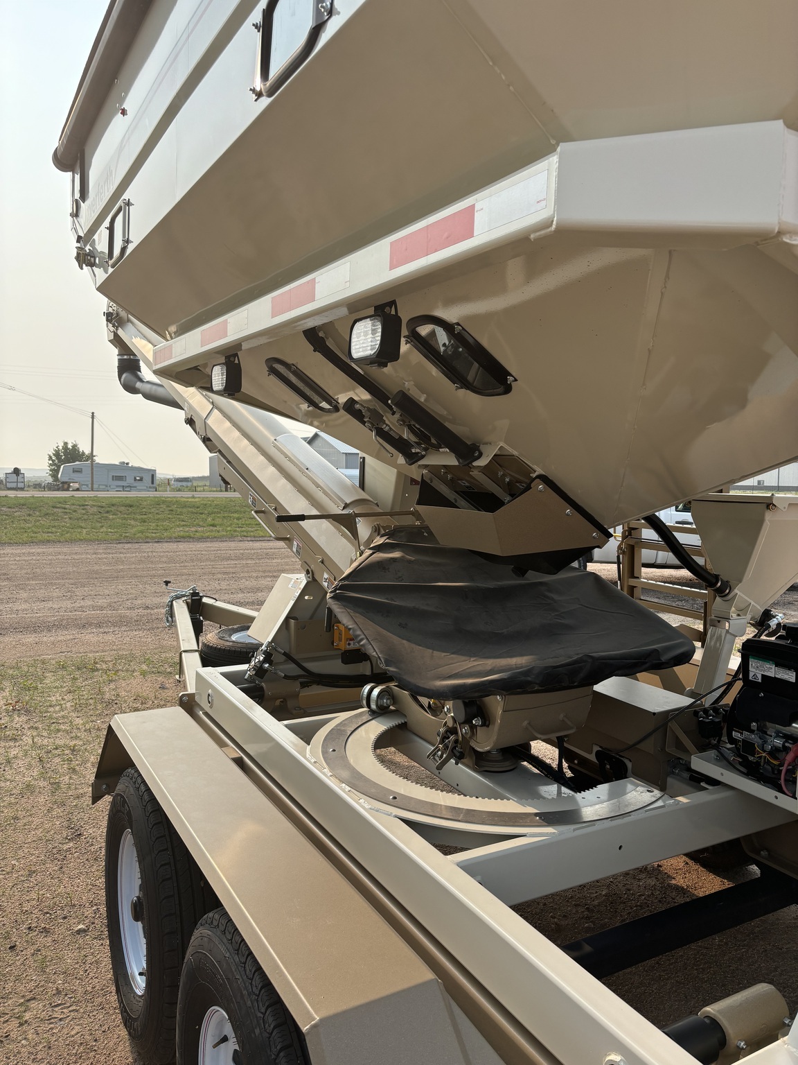 2022 Unverferth 2755XL Seed Tender